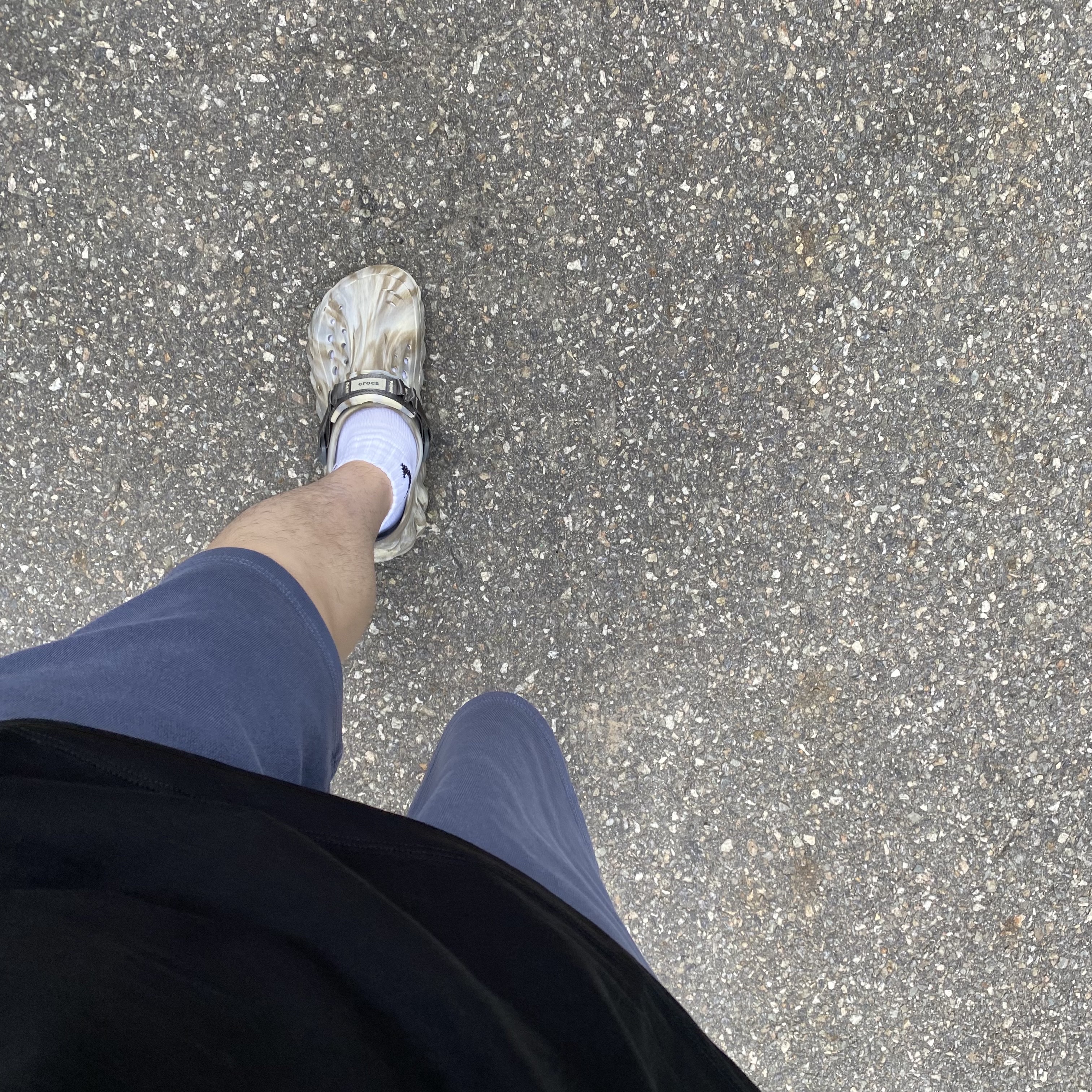 Crocs Echo Marbled Clog Bone Multi, Nike Everyday Lightweight Training Ankle Socks White Black (3 Pack/Korean Ver.) 착용 스타일 - 2