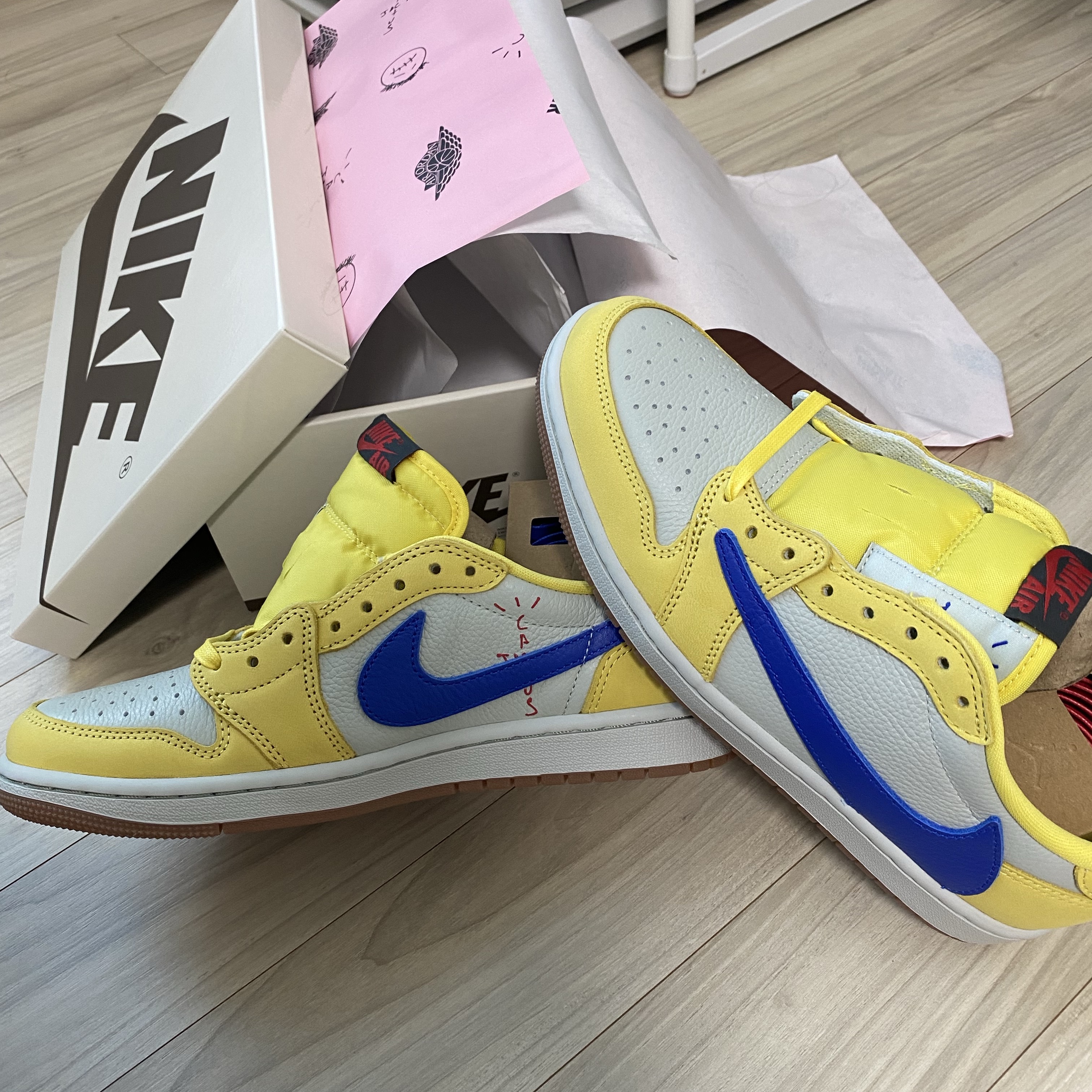 (W) Jordan 1 x Travis Scott Retro Low OG SP Canary 착용 스타일