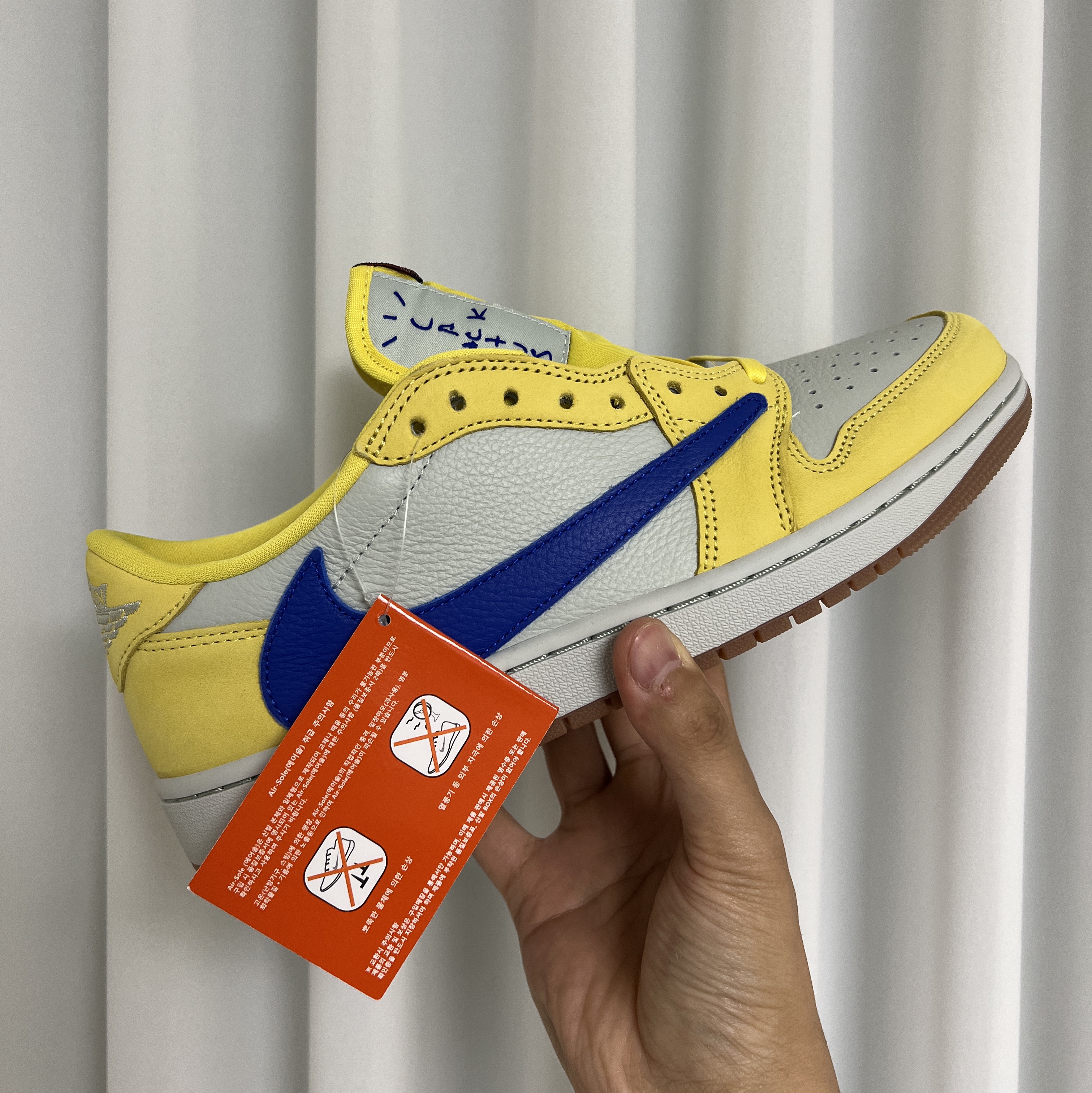 (W) Jordan 1 x Travis Scott Retro Low OG SP Canary 착용 스타일
