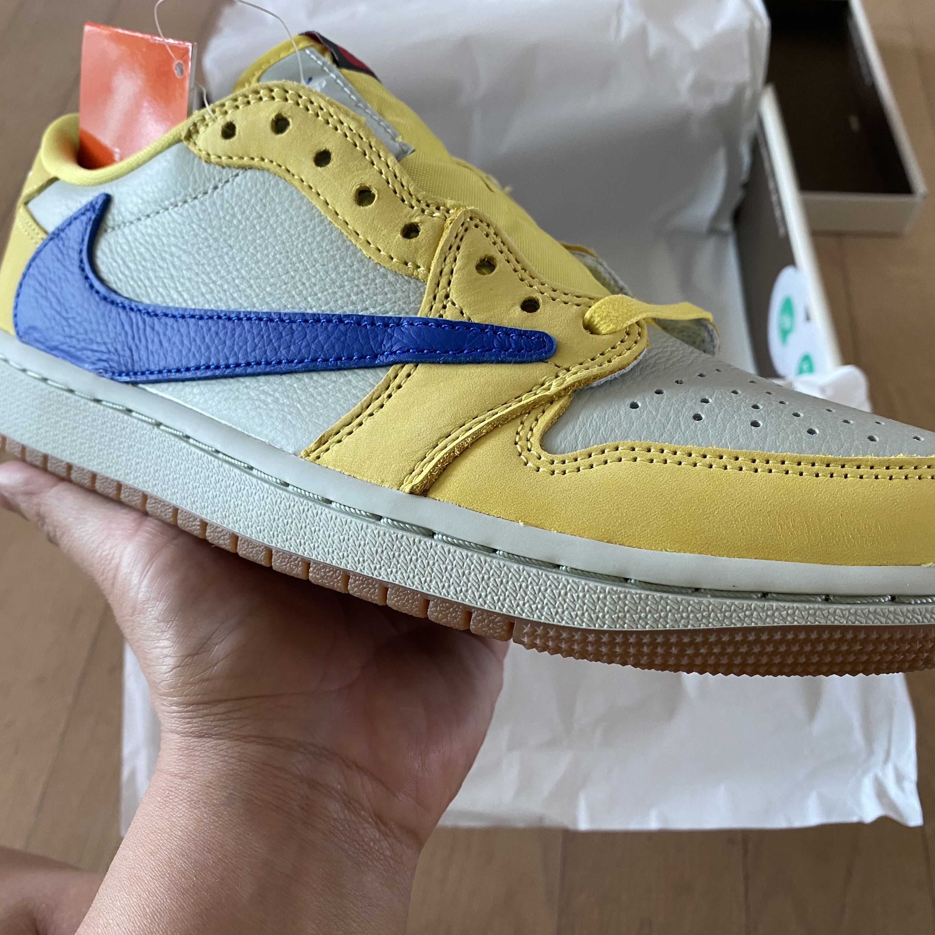 (W) Jordan 1 x Travis Scott Retro Low OG SP Canary 착용 스타일 - 9