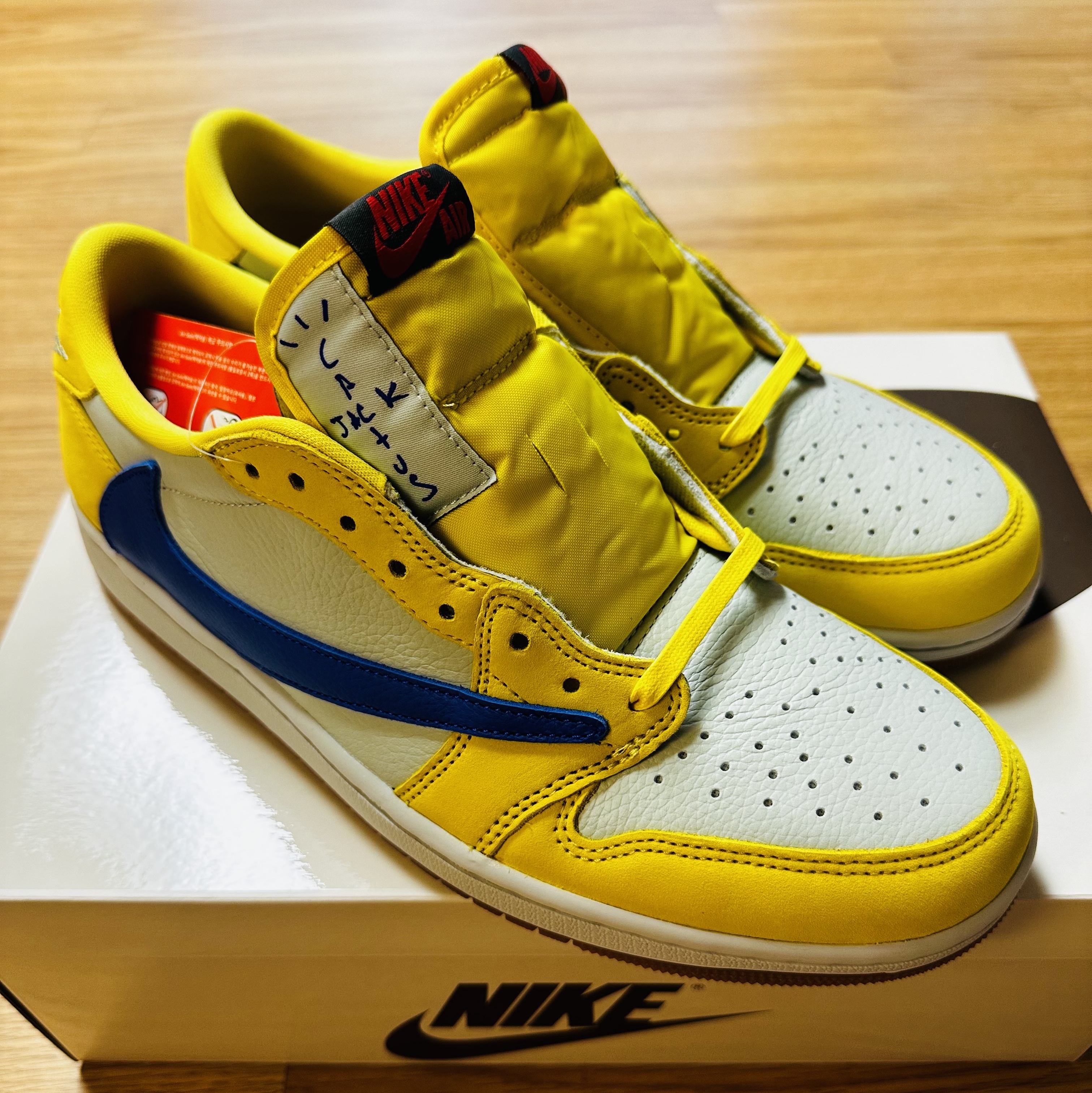 (W) Jordan 1 x Travis Scott Retro Low OG SP Canary 착용 스타일 - 2