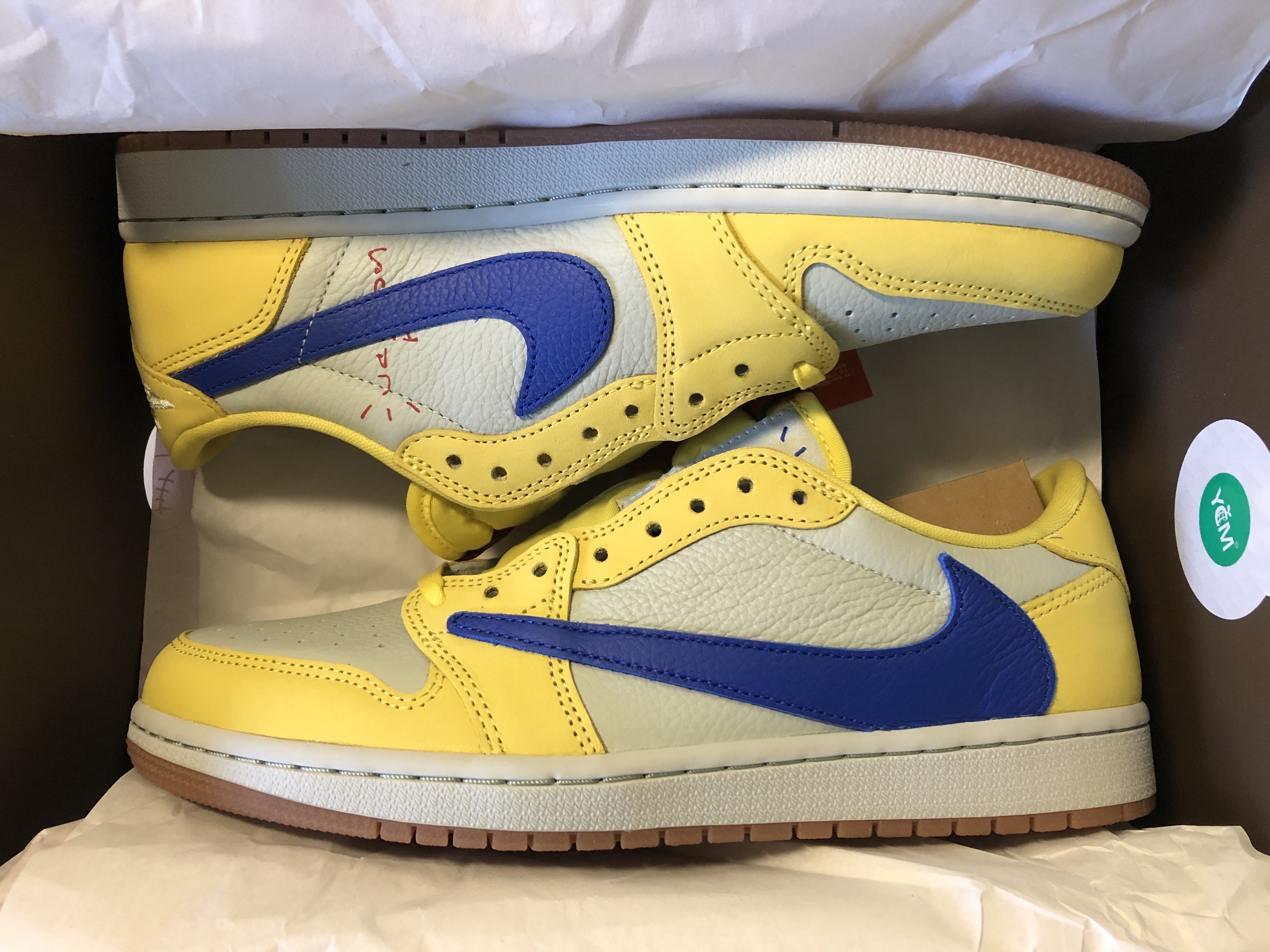 (W) Jordan 1 x Travis Scott Retro Low OG SP Canary 착용 스타일 - 1