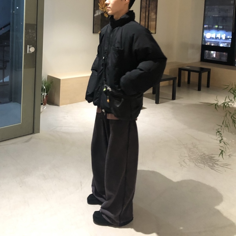 Polyteru x 1011 Gallery Fatigue Sweatpants Dark Purple Navy - 23SS, Polyteru Calf Bag Black Lambskin 착용 스타일