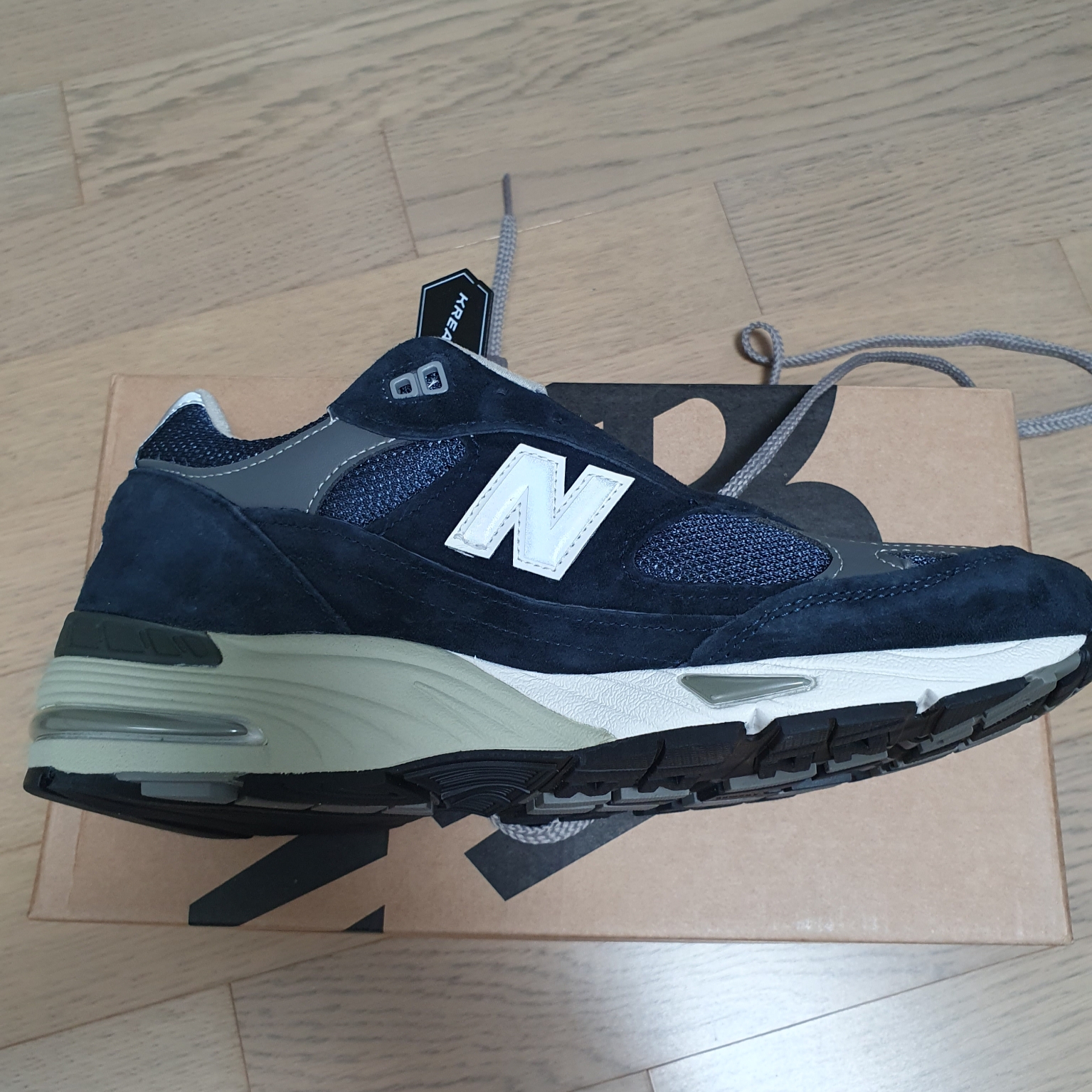 New Balance 991 Made in UK Navy 착용 스타일 - 2