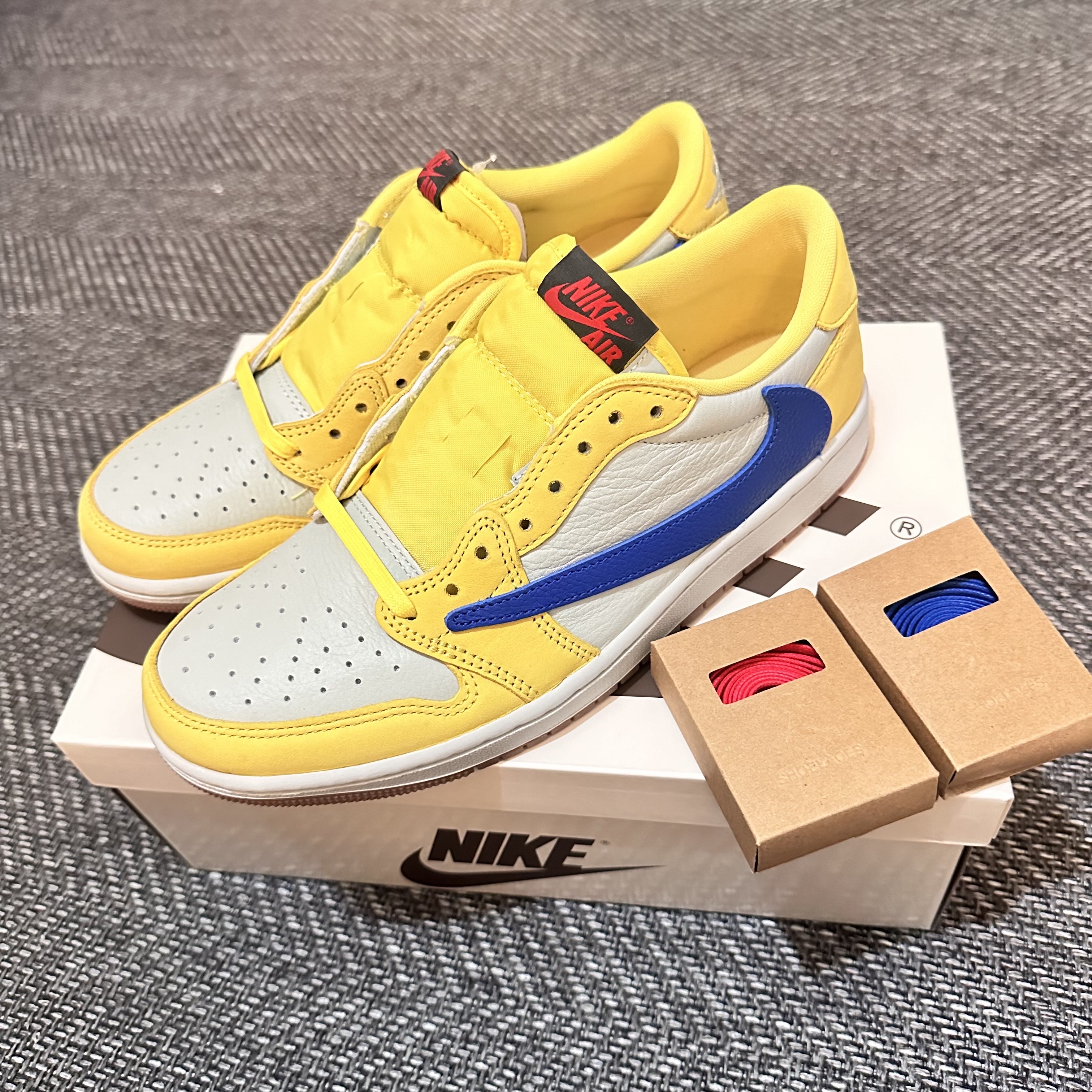(W) Jordan 1 x Travis Scott Retro Low OG SP Canary 착용 스타일