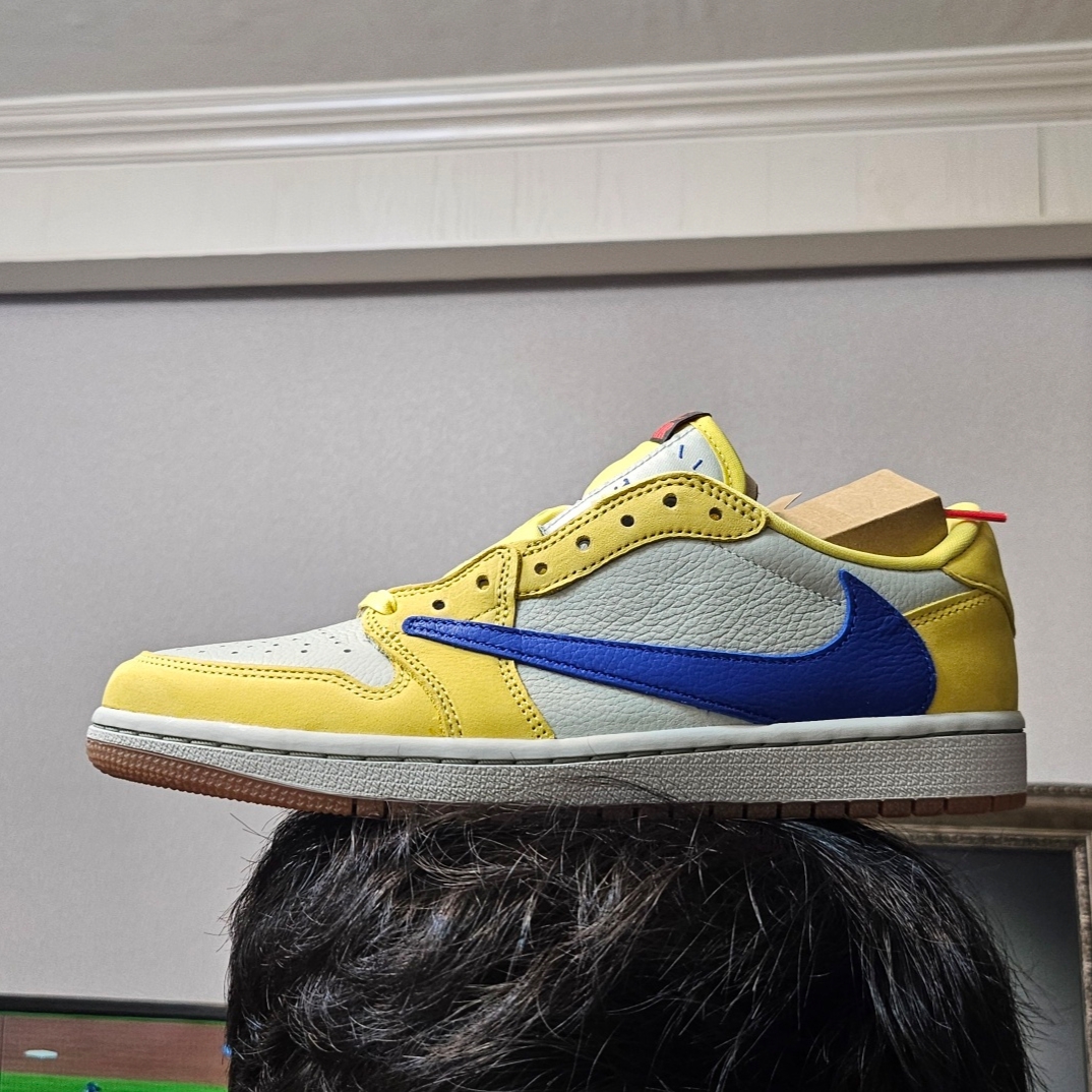 (W) Jordan 1 x Travis Scott Retro Low OG SP Canary 착용 스타일 - 3