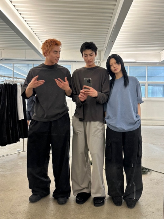 Polyteru x 1011 Nylon Track Pants Dark Navy Sports Ver. - 23SS, Polyteru Human Index Human Regular 1/2 T-Shirt Dyed Blue 착용 스타일 - 2