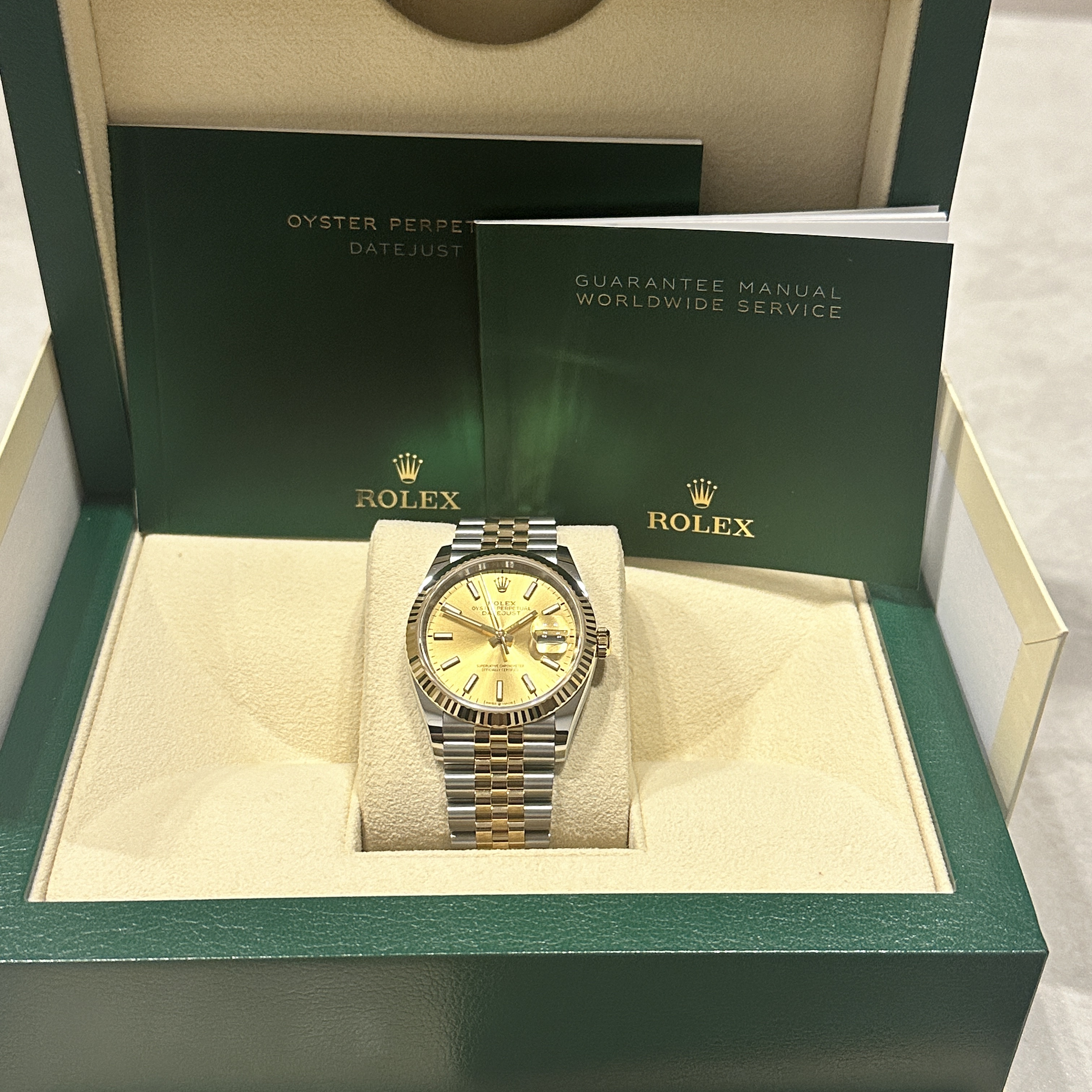 Rolex Datejust 36mm 126233 Champagne Jubilee 착용 스타일