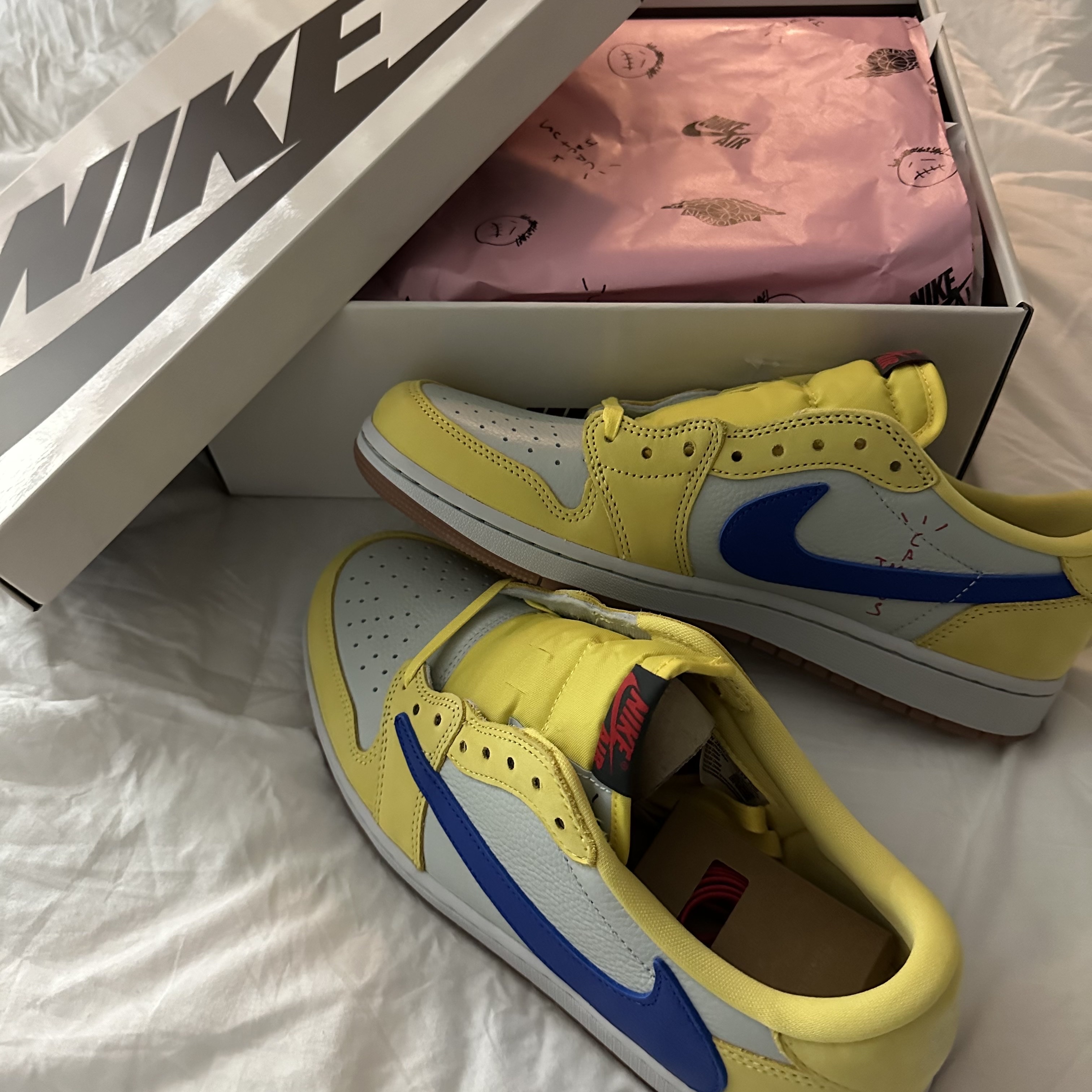(W) Jordan 1 x Travis Scott Retro Low OG SP Canary 착용 스타일