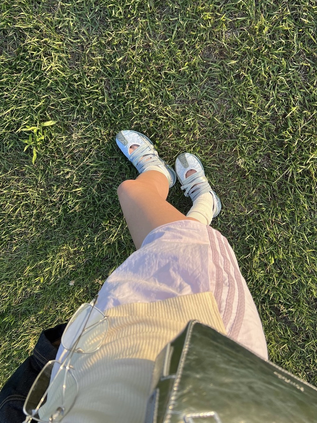 (W) Asics x Kiko Kostadinov x Heaven by Marc Jacobs Gel-Lokros Faded Denim Pale Aqua 착용 스타일 - 3