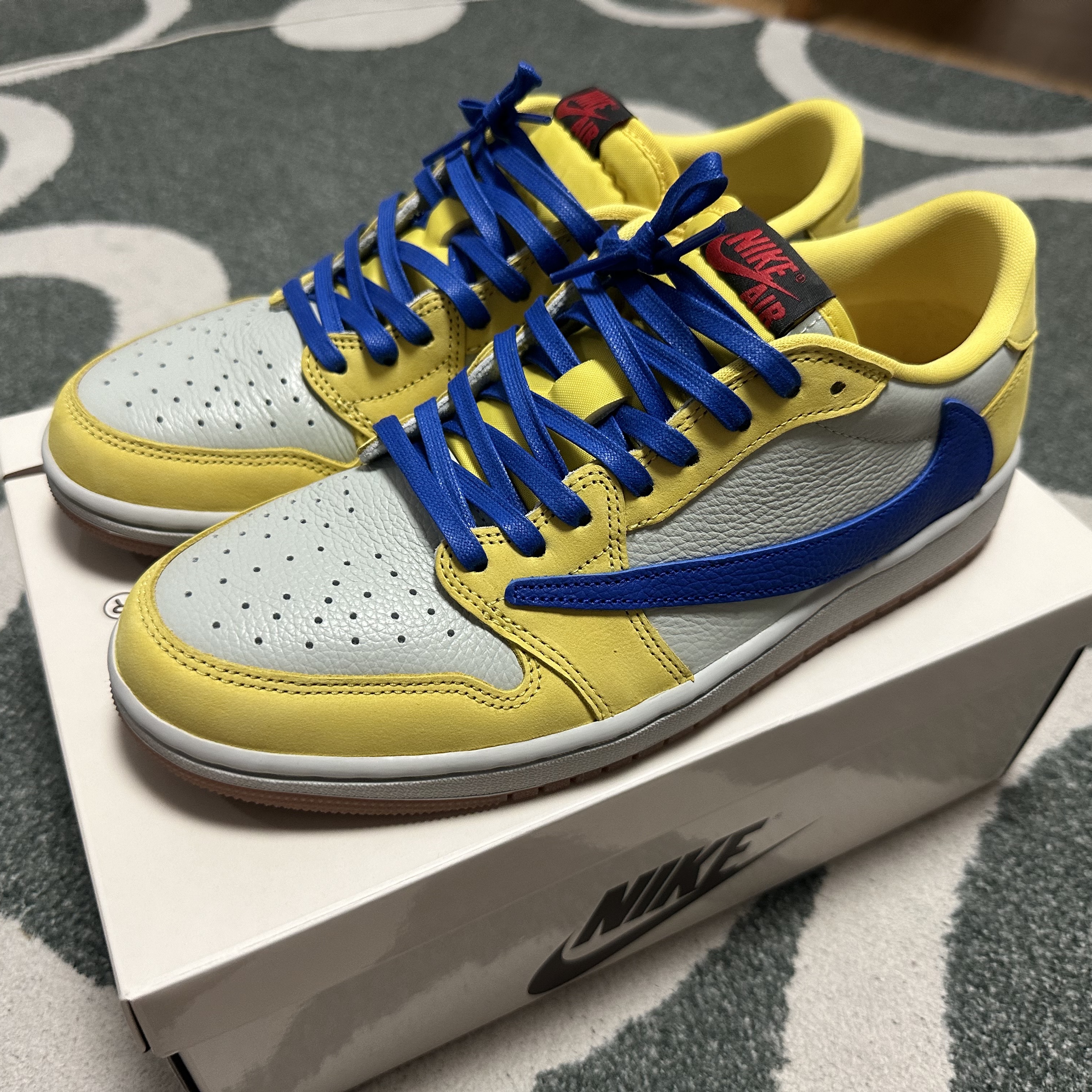 (W) Jordan 1 x Travis Scott Retro Low OG SP Canary 착용 스타일 - 3