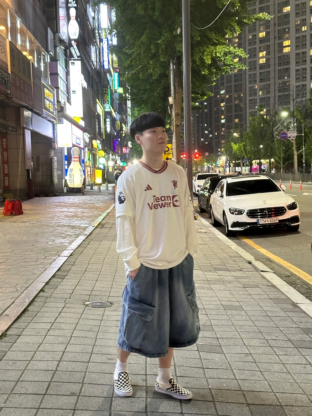 Vans Vault OG Classic Slip-On Checkerboard, Stussy Basic Stussy LS T-Shirt White 2022 착용 스타일 - 2