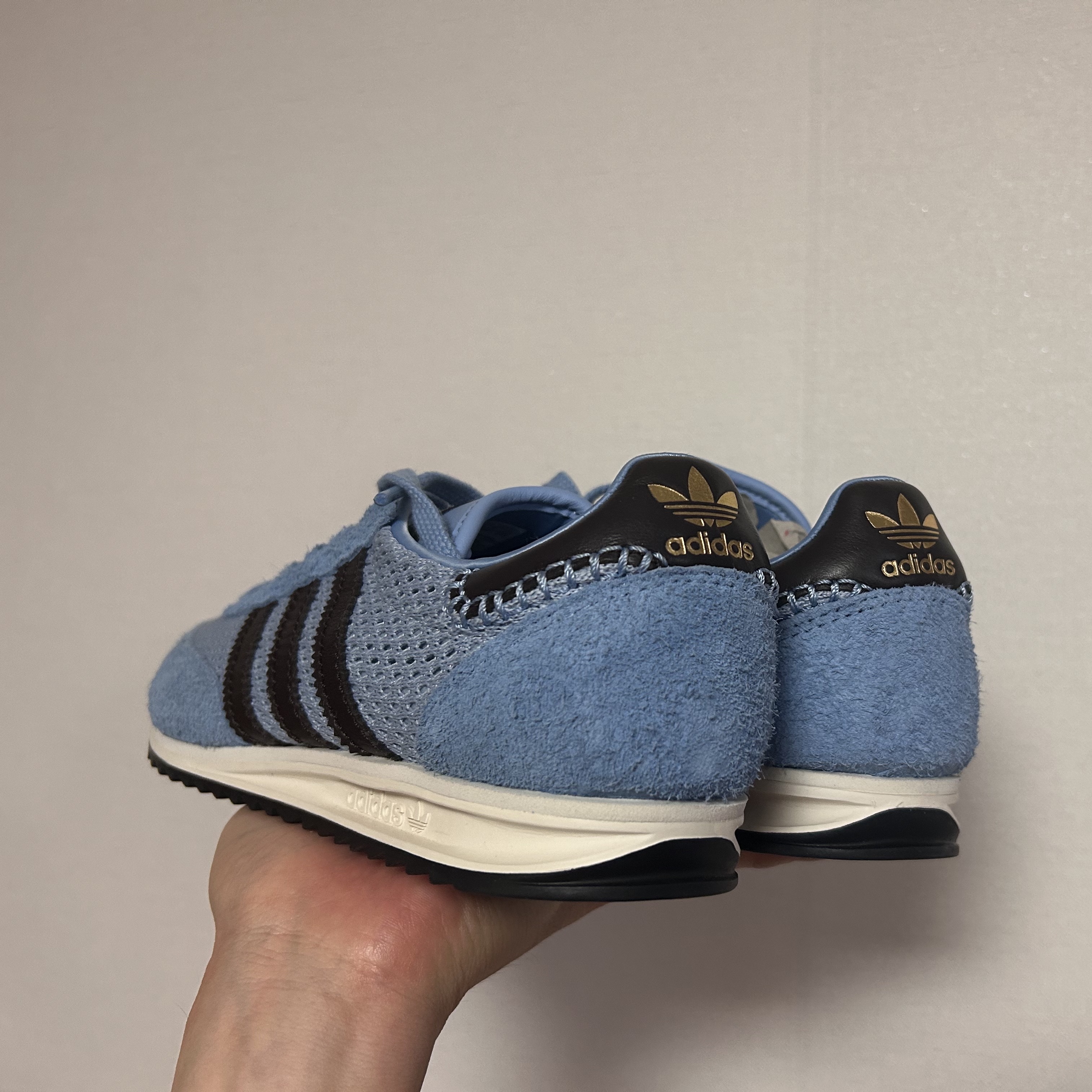 Adidas x Wales Bonner SL 76 Ash Blue Core Black 착용 스타일 - 2