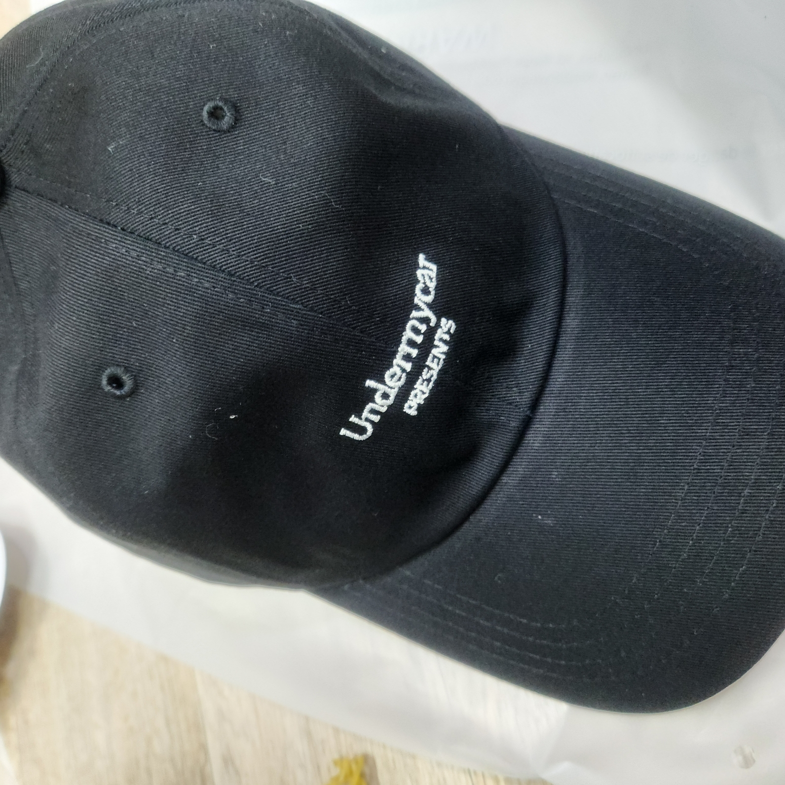 Undermycar Mu.17 Anti Fxxking Logo Play Basic Ball Cap Black / White 착용 스타일 - 1