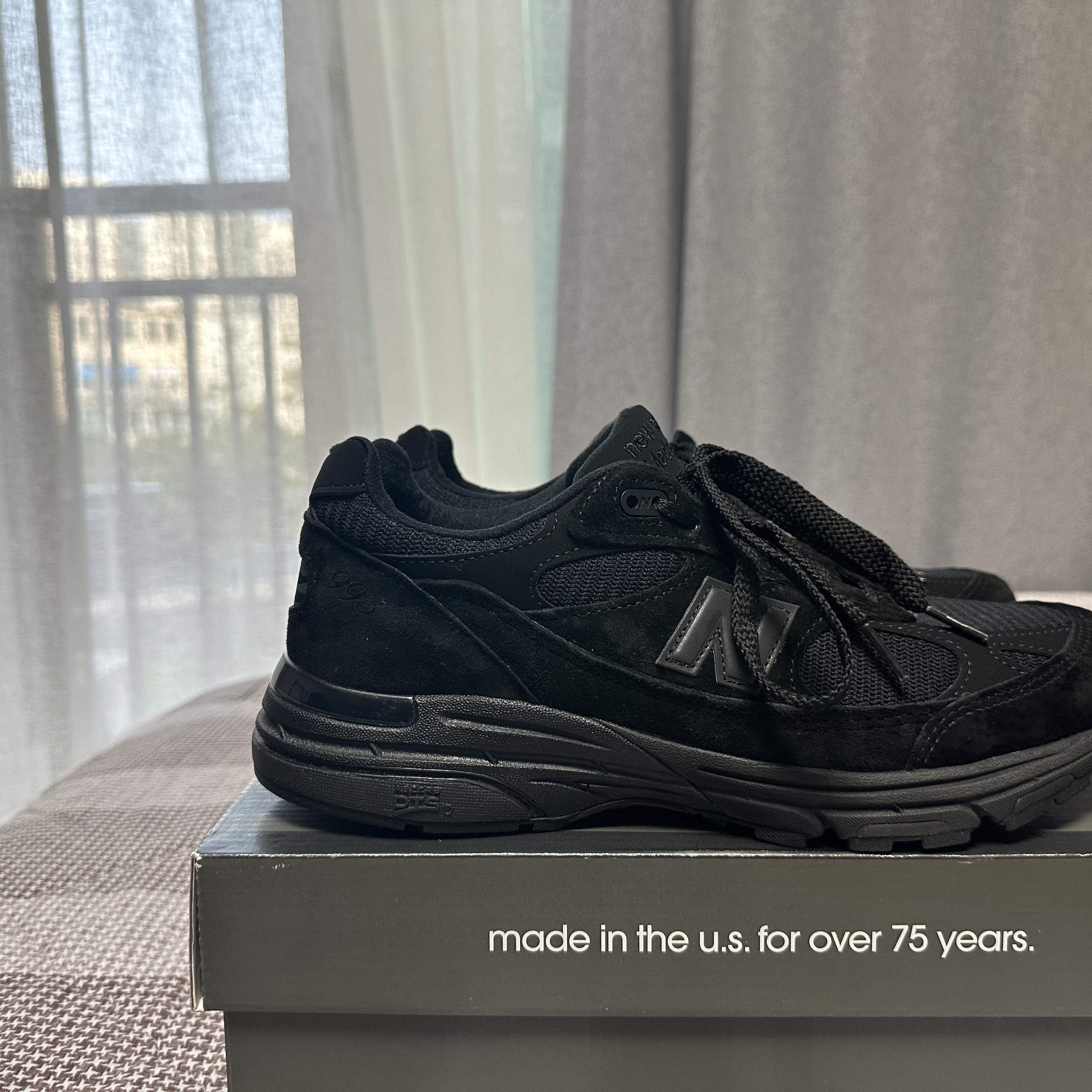 New Balance 993 Made in USA Triple Black - D Standard 착용 스타일 - 3