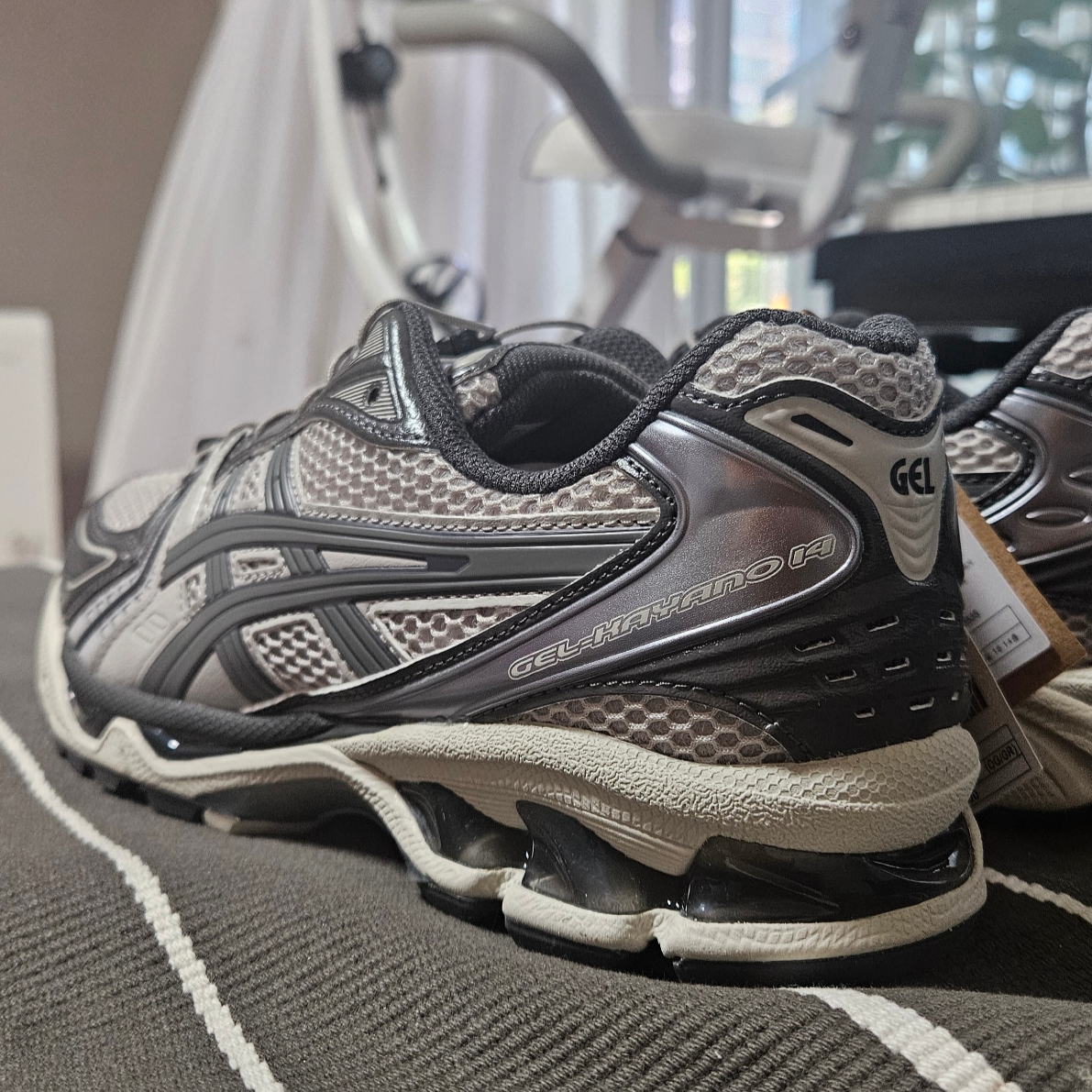 Asics Unlimited Gel-Kayano 14 Oyster Grey Clay Grey 착용 스타일