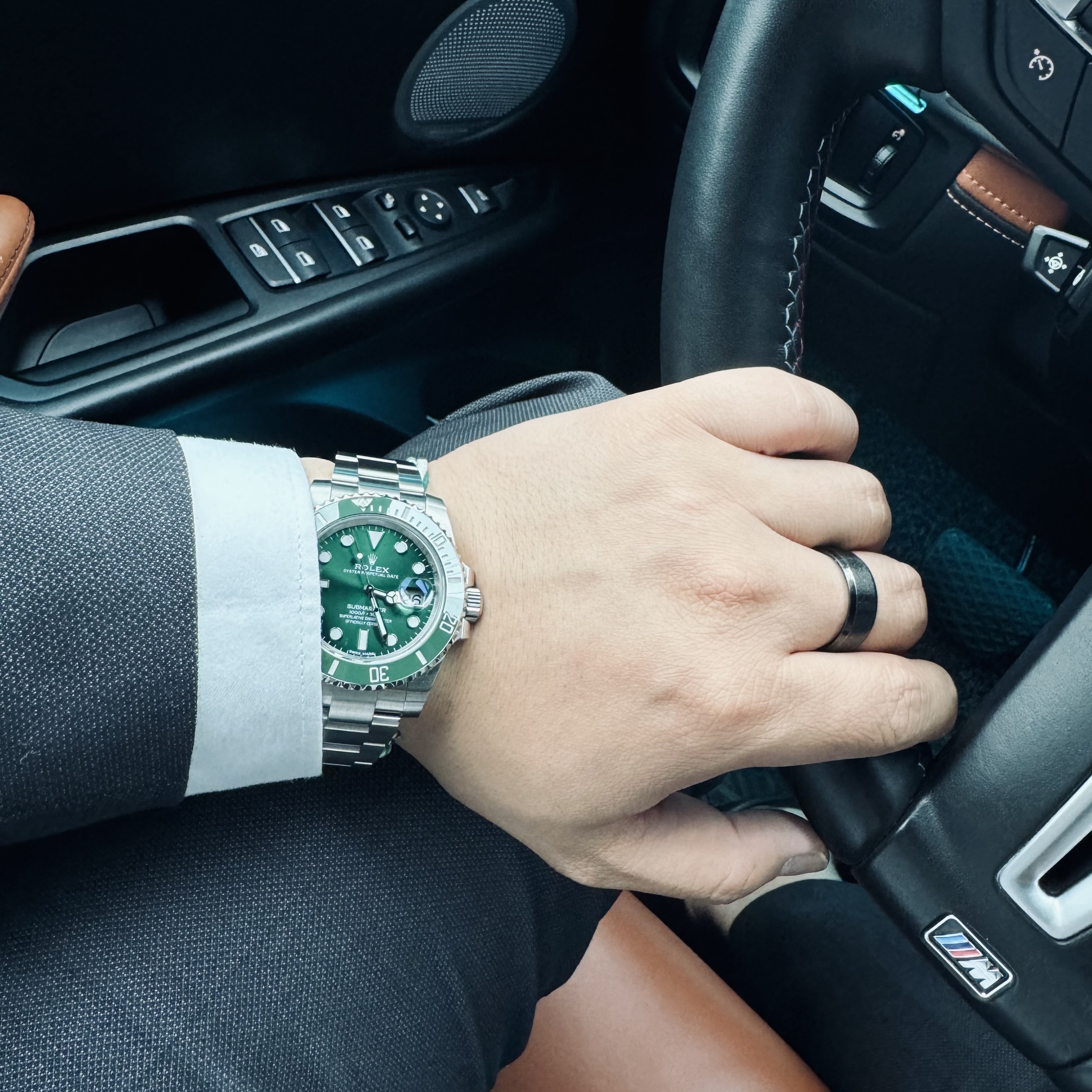 Rolex Submariner Date 40mm 116610LV Green Oyster 착용 스타일
