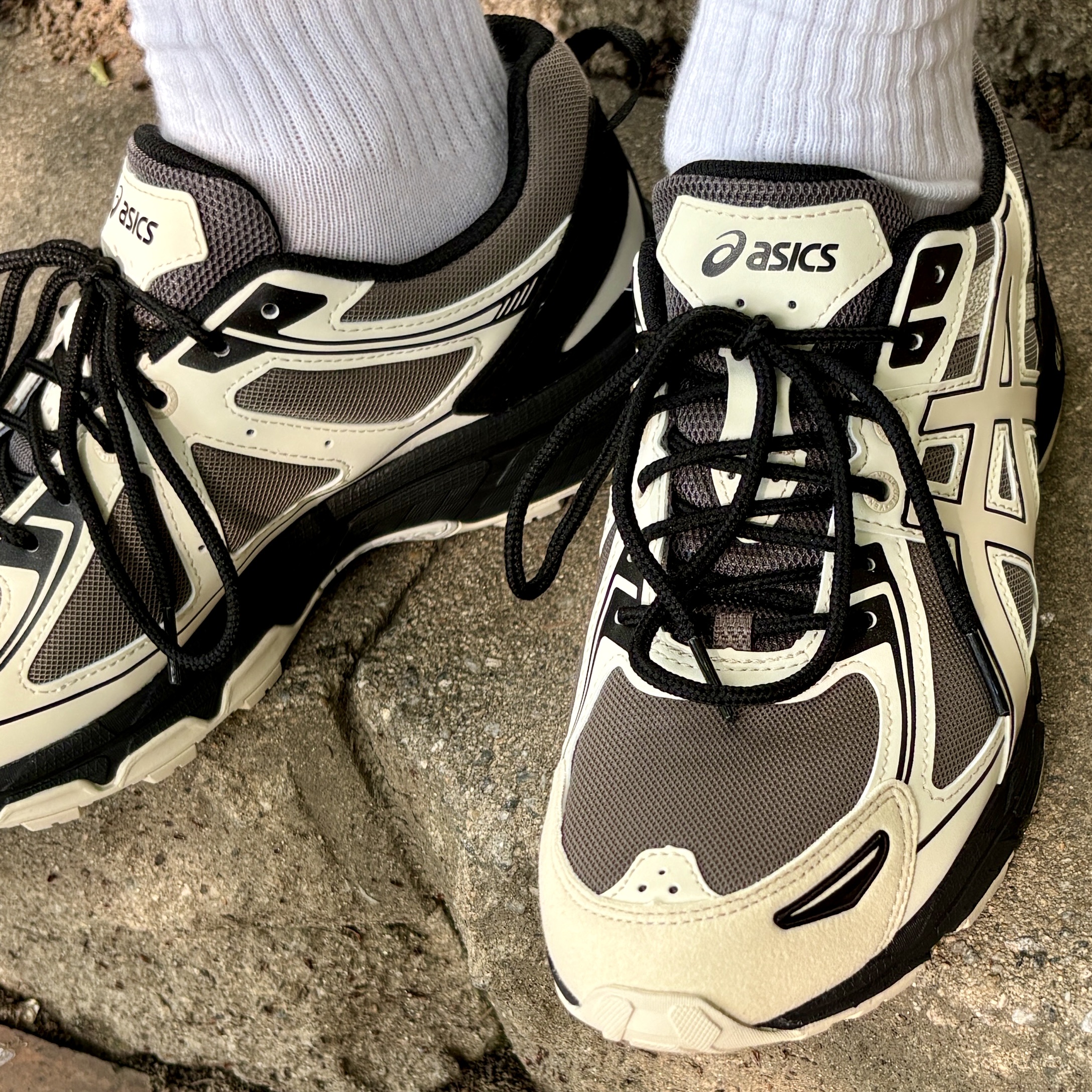 Asics Gel-Venture 6 Mink Vanila 착용 스타일 - 3