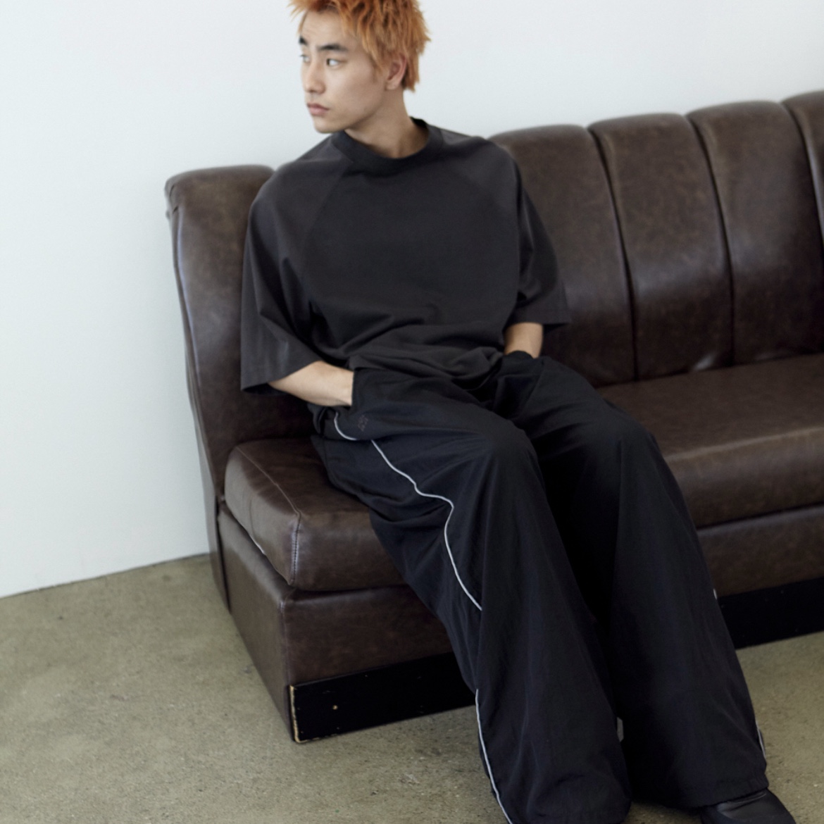 Polyteru Human Index Human Regular 1/2 T-Shirt Dyed Gray, Polyteru Human Index Index Track Pants Black/White 착용 스타일 - 3