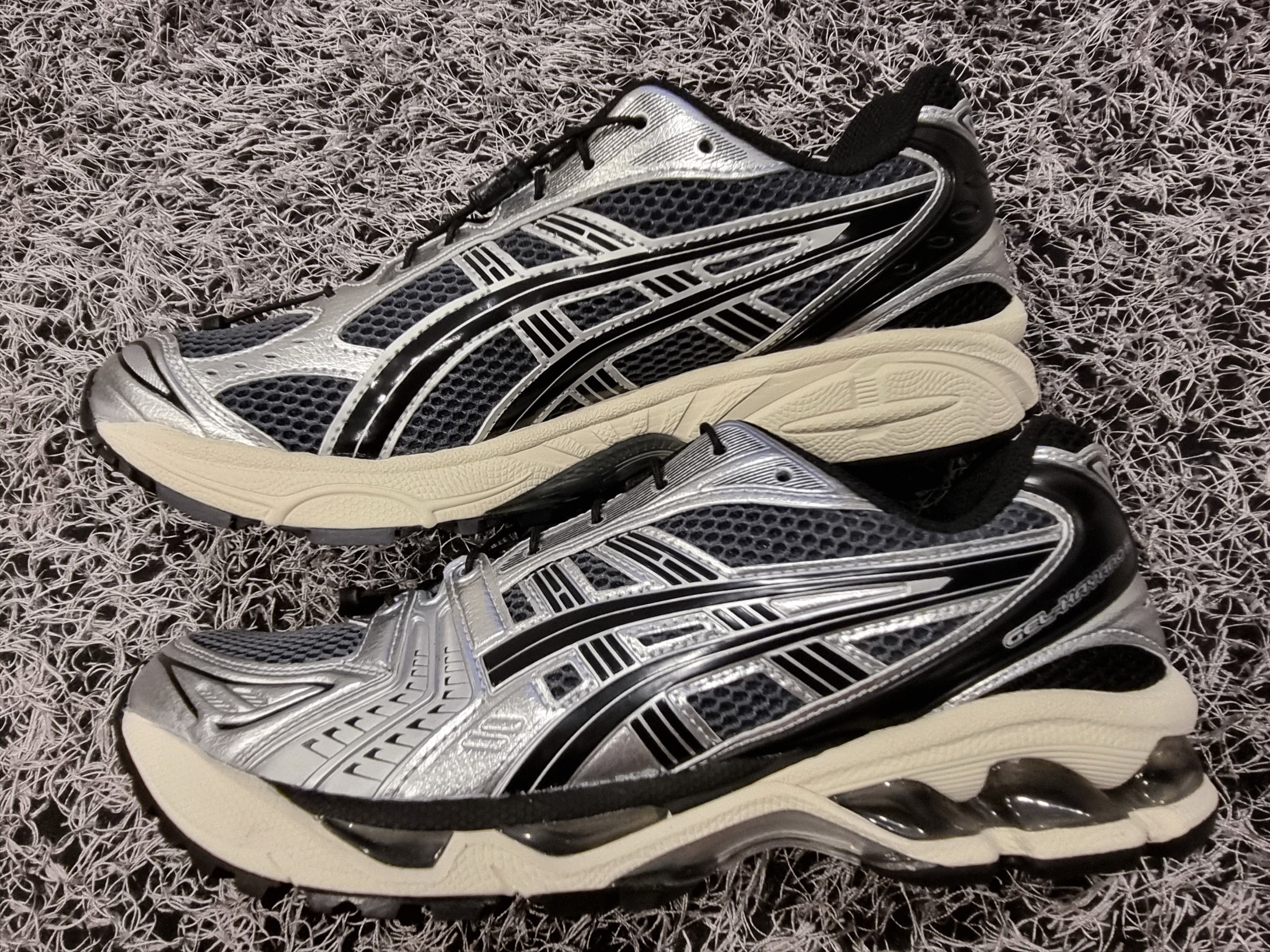 Asics Unlimited Gel-Kayano 14 Carrier Grey Black 착용 스타일 - 3