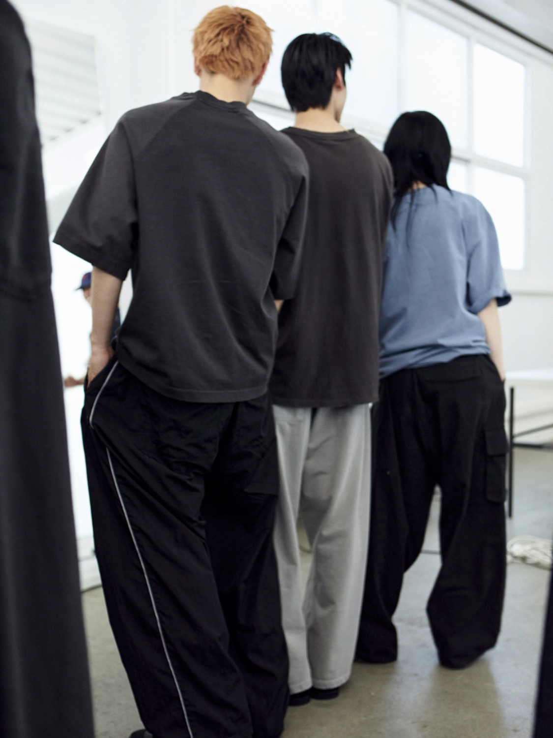 Polyteru x HANK Velvet Souvenir Jacket Brown - 23FW, Polyteru Human Index Index Cargo Pants Black 착용 스타일 - 2