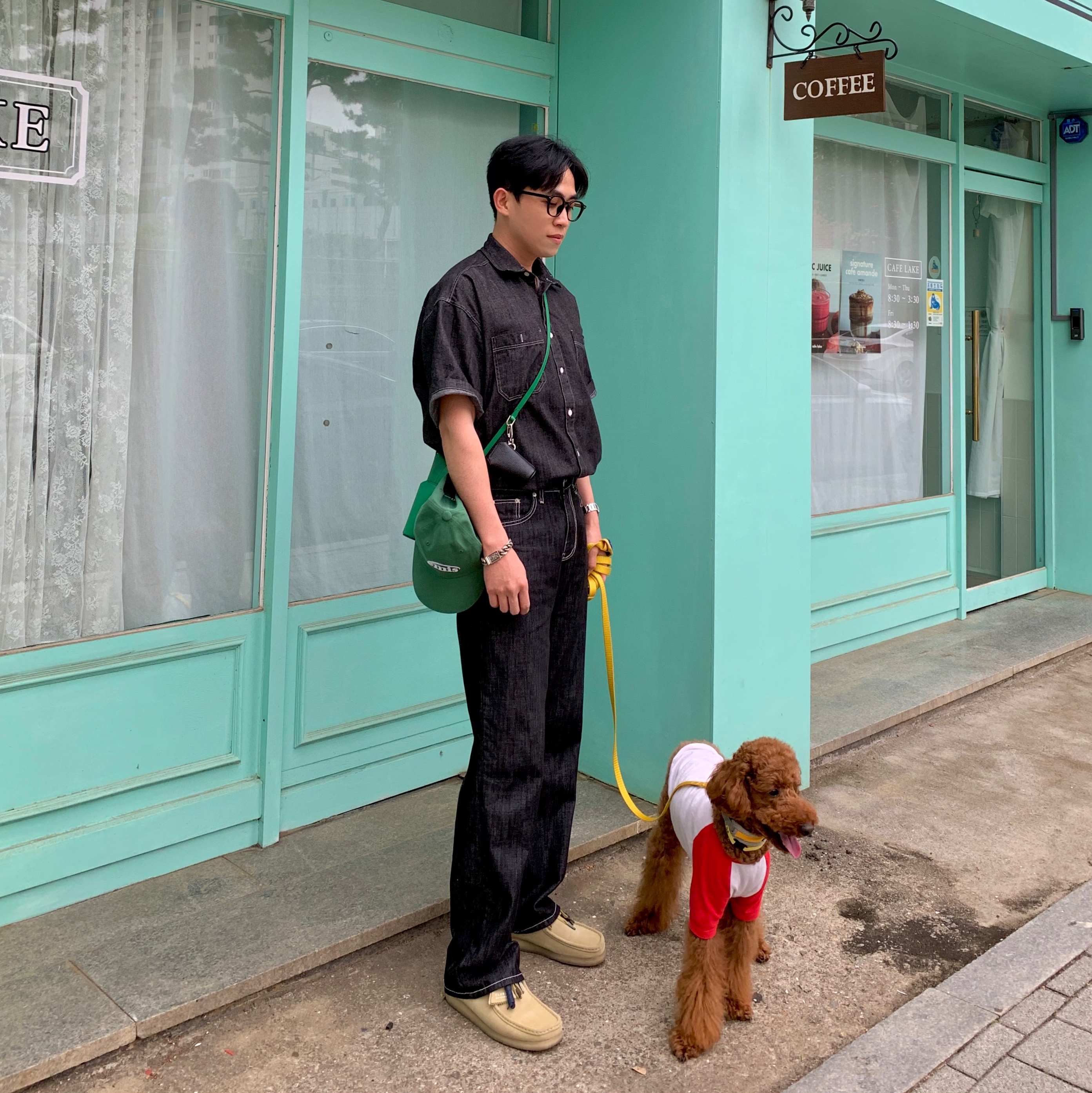Clarks Wallabee Maple Suede, Emis New Logo Emis Cap Green 착용 스타일 - 1