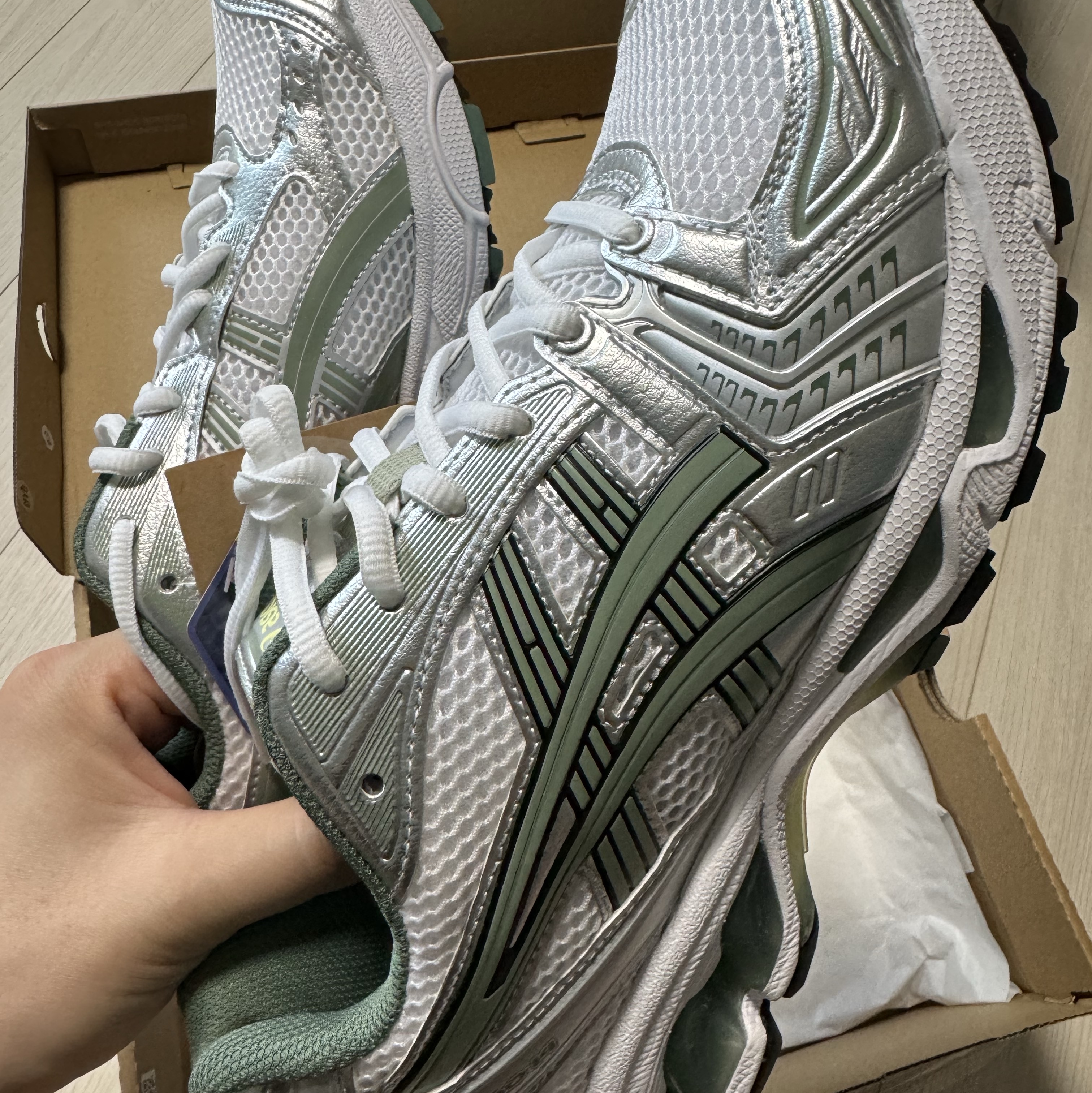Asics Gel-Kayano 14 White Slate Grey 착용 스타일