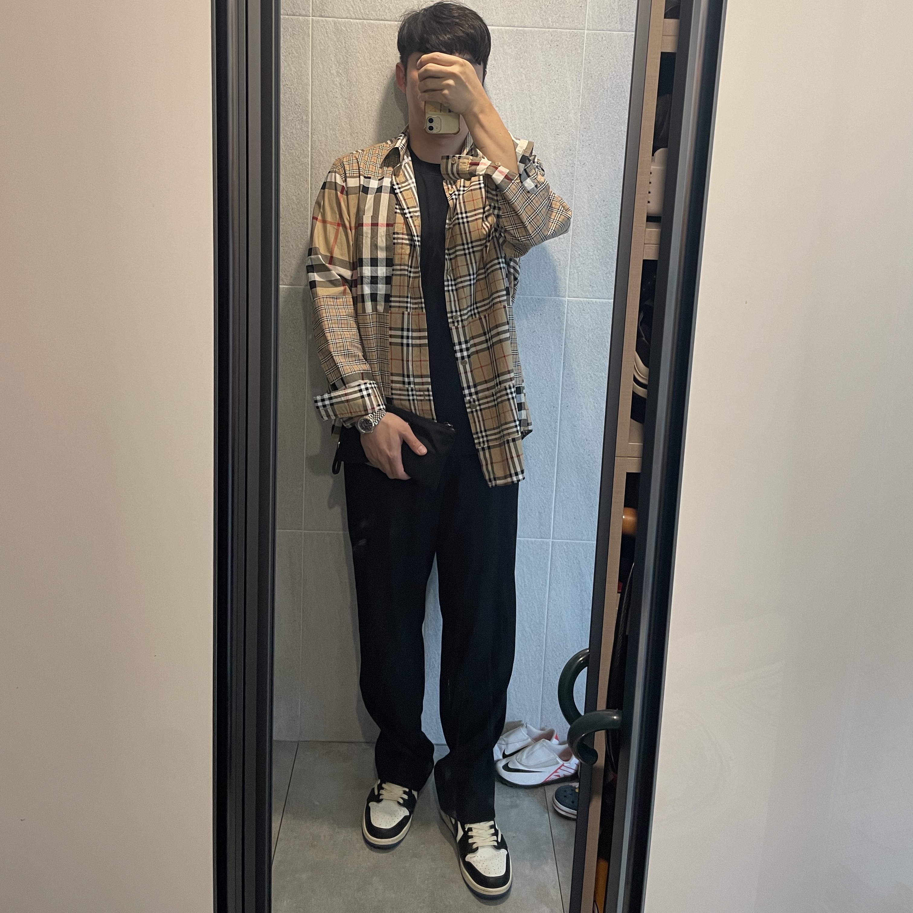 AMI de Coeur Boxy Fit T-Shirt Black, Jordan 1 x Travis Scott x Fragment Retro Low OG SP Military Blue 착용 스타일