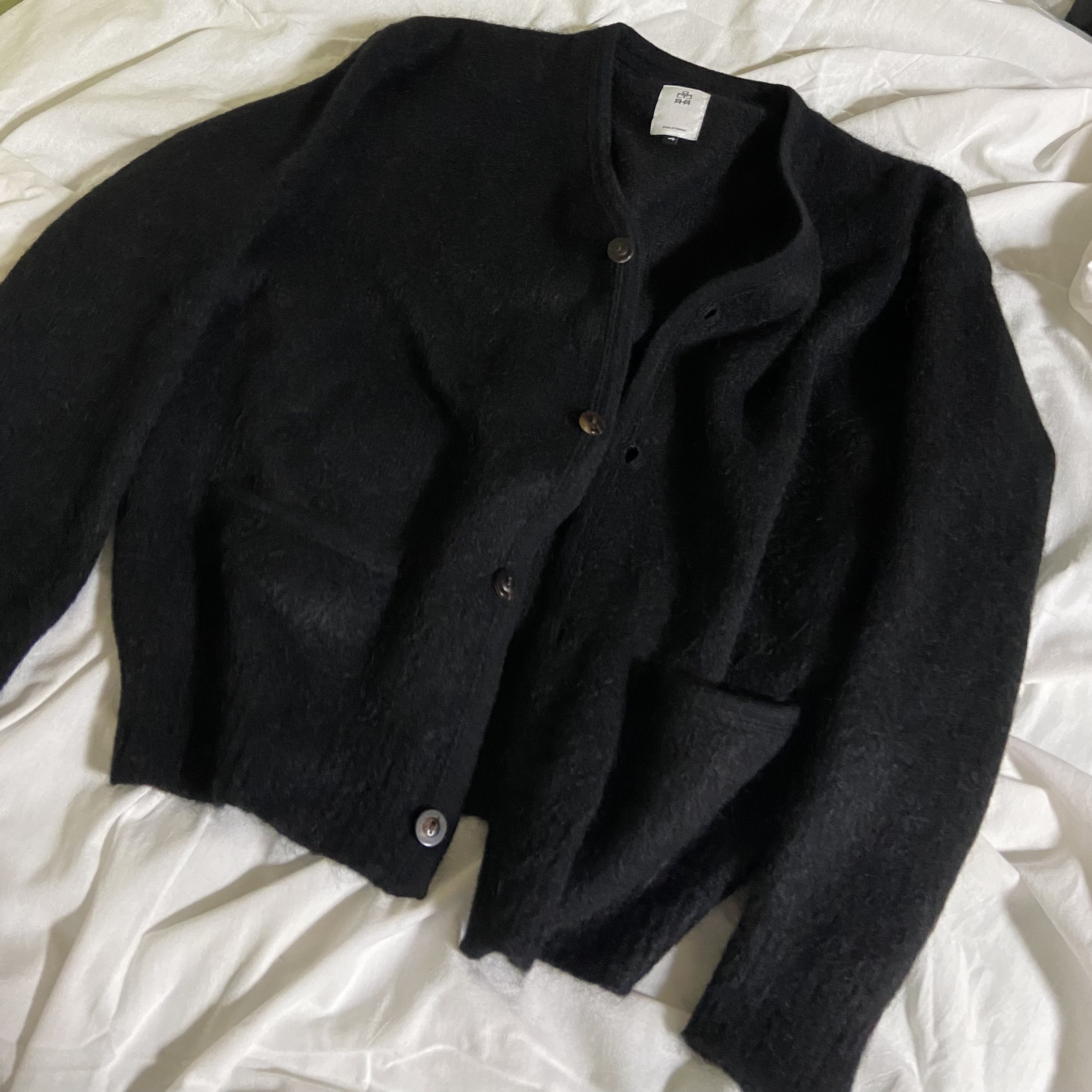 Polyteru Mohair Cardigan Black 착용 스타일