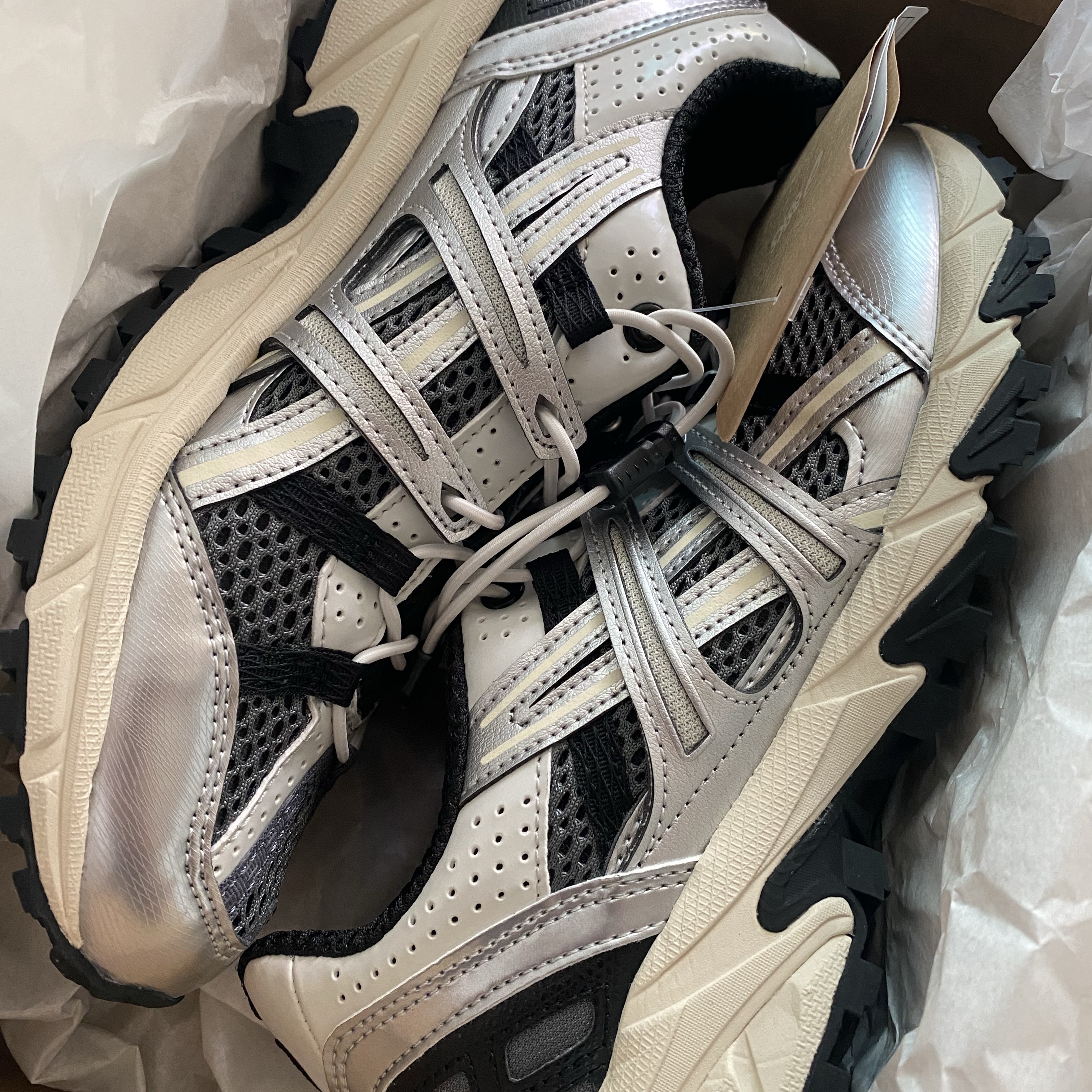 Asics Unlimited Gel-Sonoma 15-50 Steel Grey Pure Silver 착용 스타일
