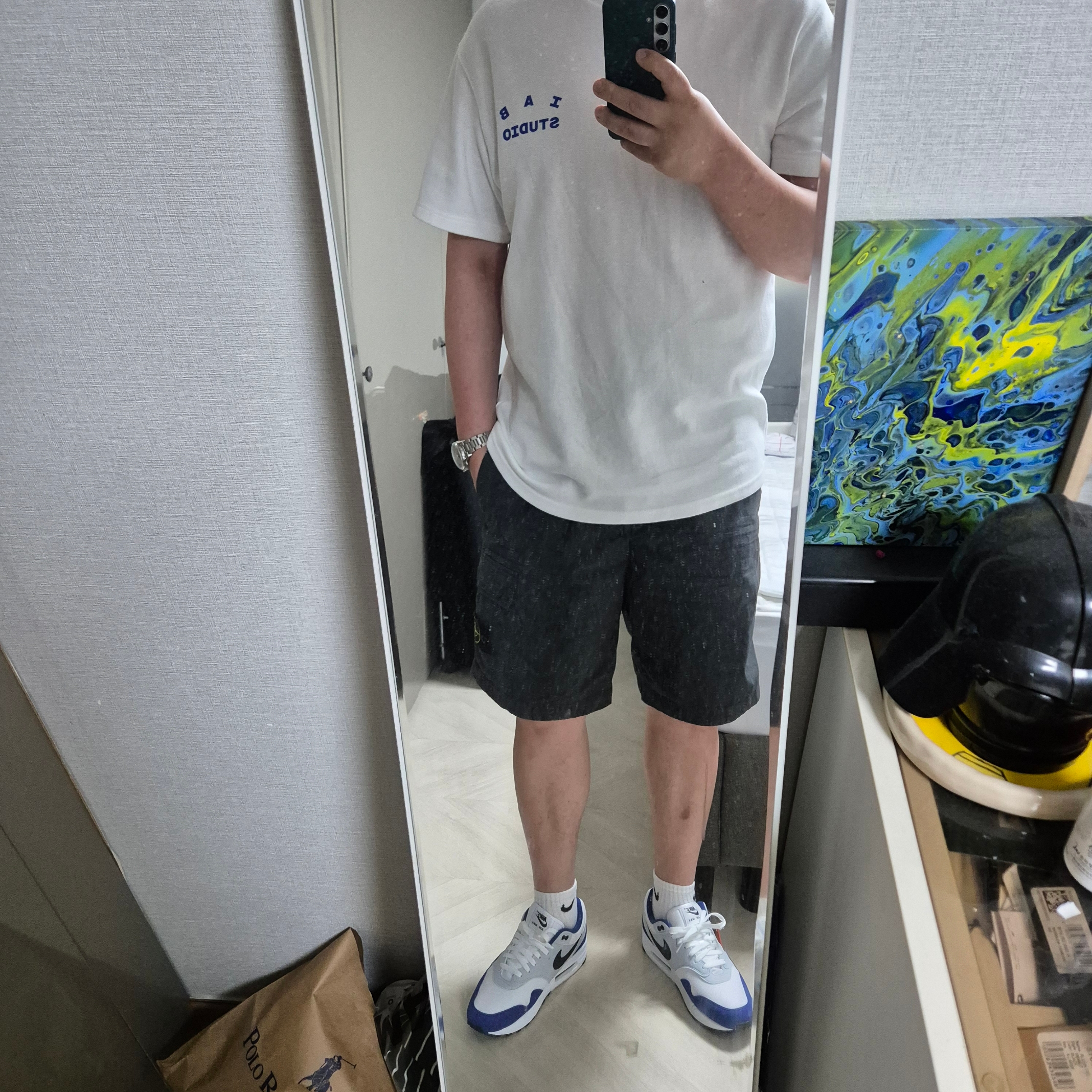 Nike Air Max 1 Deep Royal Blue, Stone Island L0803 Stretch Cotton Canvas Garment Dyed Cargo Bermuda Shorts Black - 24SS 착용 스타일 - 1