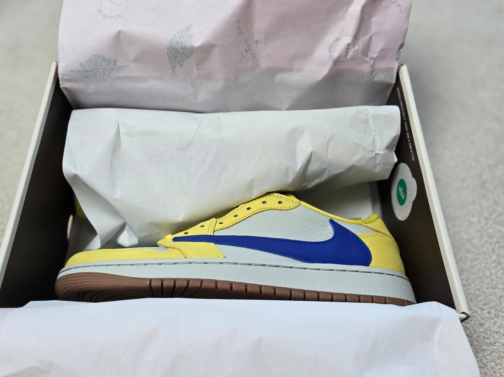 (W) Jordan 1 x Travis Scott Retro Low OG SP Canary 착용 스타일 - 7