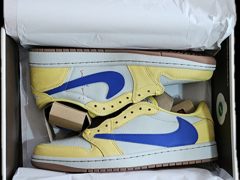 (W) Jordan 1 x Travis Scott Retro Low OG SP Canary 착용 스타일 - 4