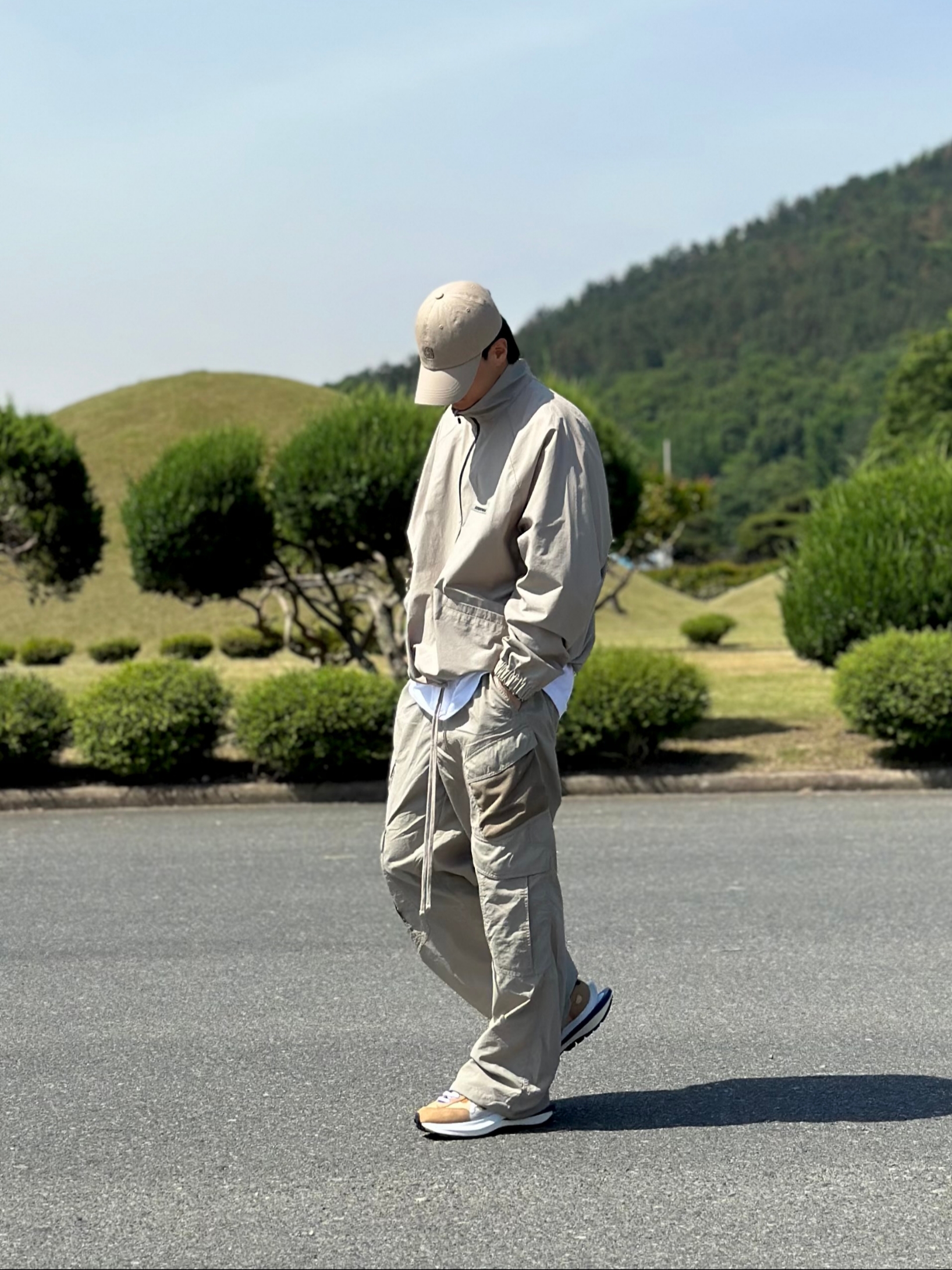 Nike x Sacai VaporWaffle Sesame and Blue Void 착용 스타일 - 1
