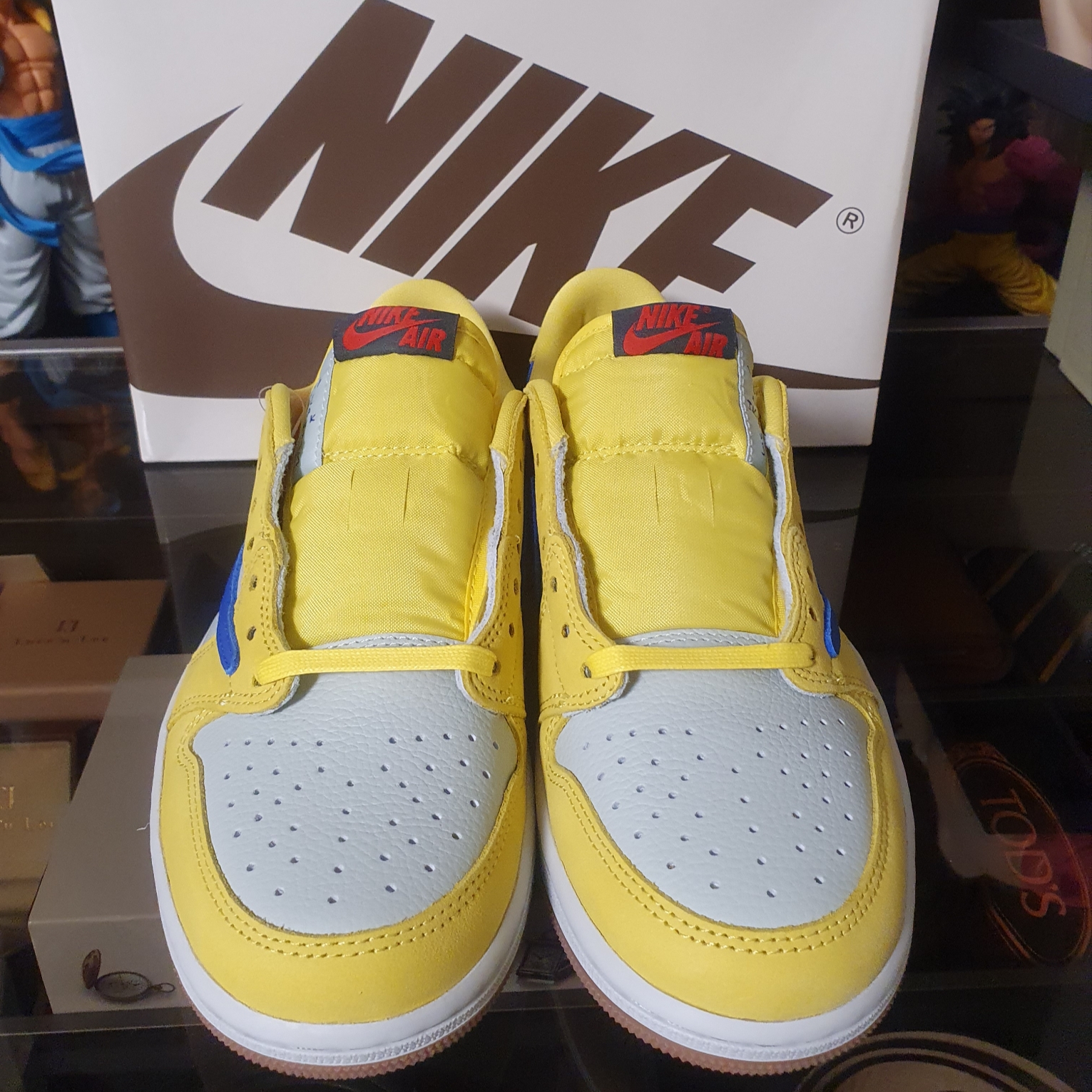 (W) Jordan 1 x Travis Scott Retro Low OG SP Canary 착용 스타일 - 1