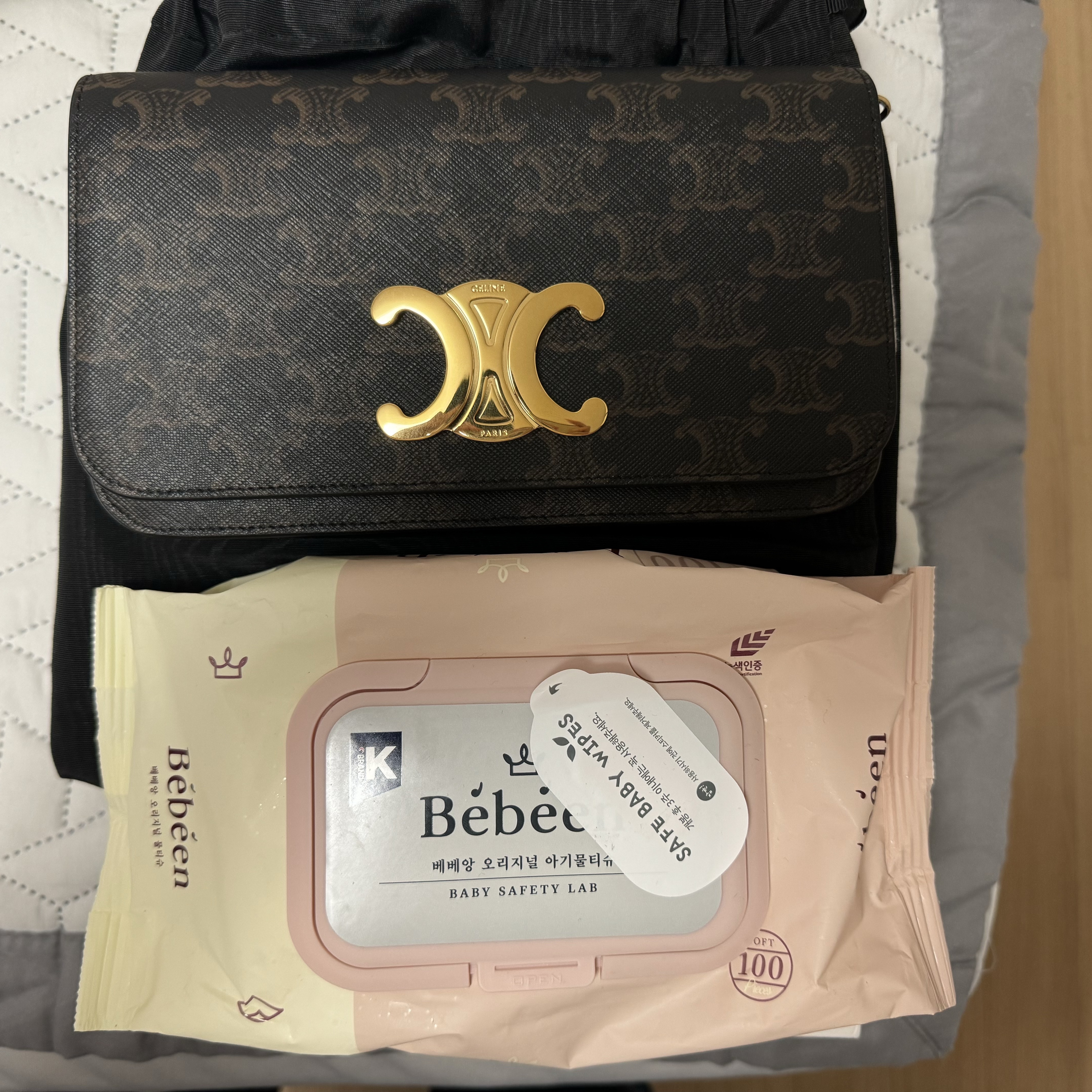 Celine Multipochette in Triomphe Canvas Calfskin Tan 착용 스타일 - 2