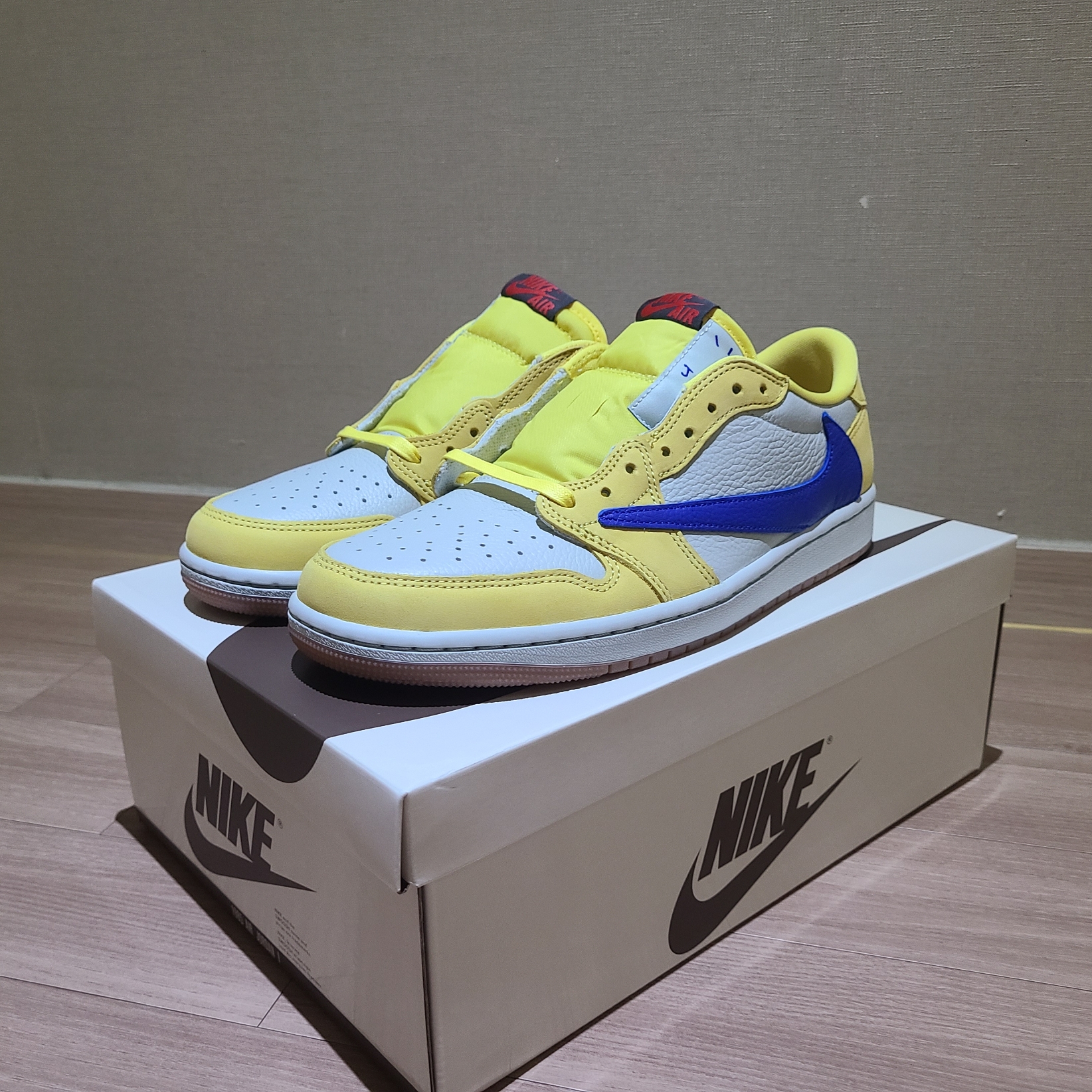 (W) Jordan 1 x Travis Scott Retro Low OG SP Canary 착용 스타일