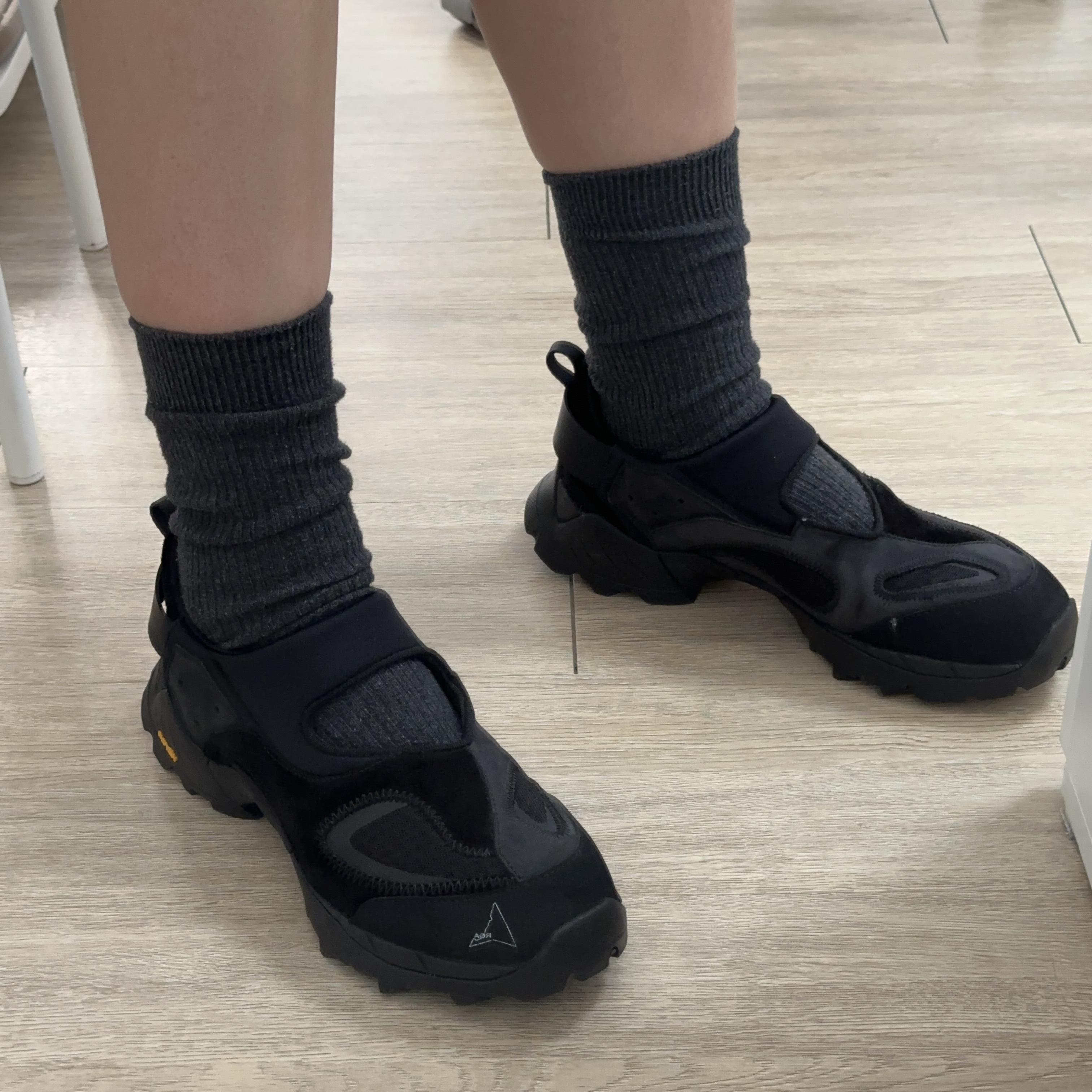 Roa Hiking Sandal Black 착용 스타일