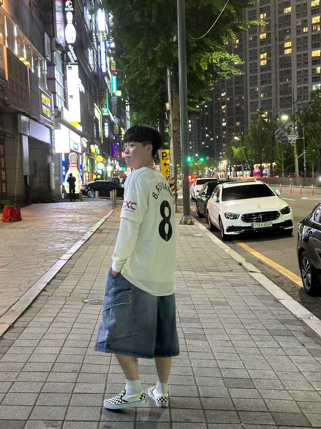 Vans Vault OG Classic Slip-On Checkerboard, Stussy Basic Stussy LS T-Shirt White 2022 착용 스타일 - 1