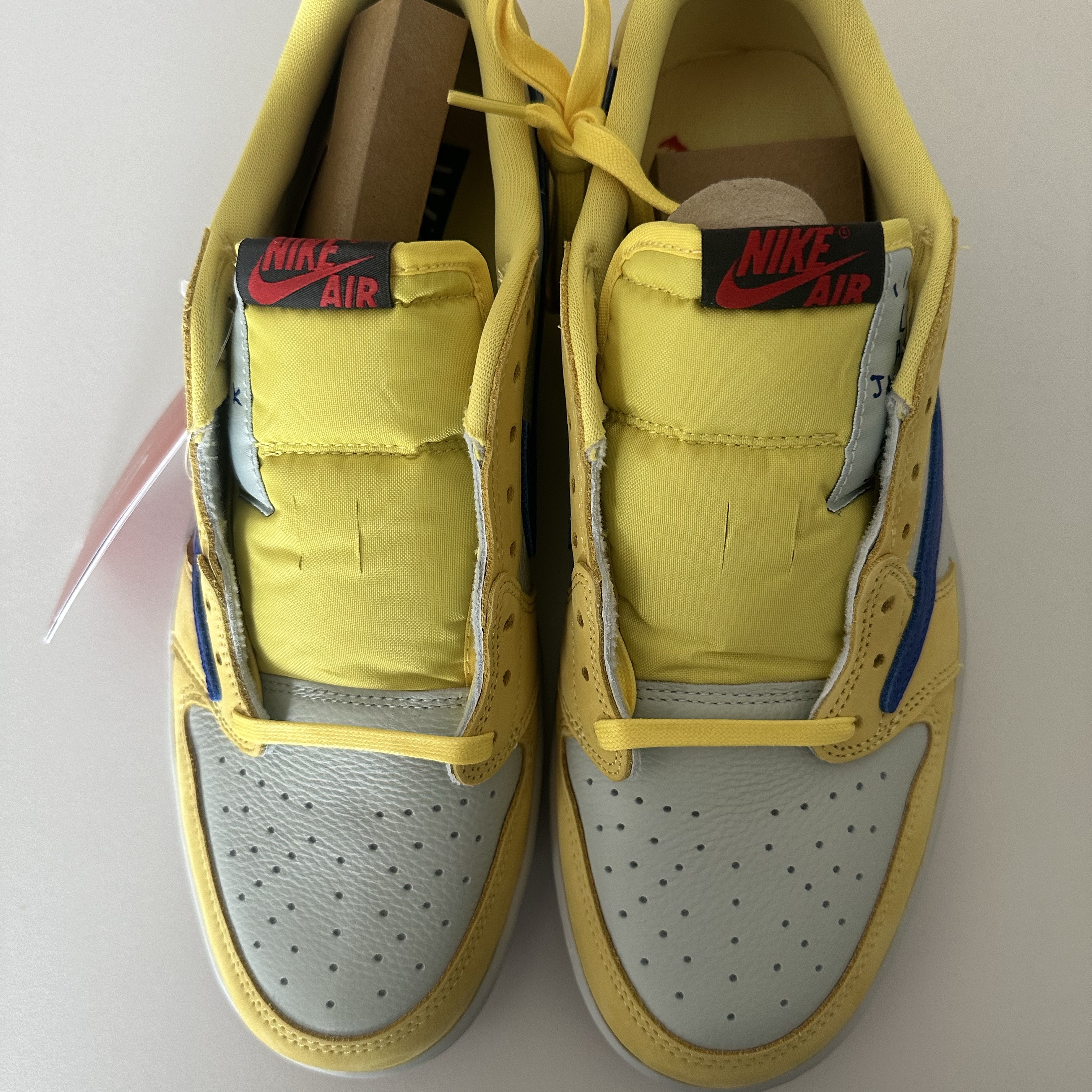 (W) Jordan 1 x Travis Scott Retro Low OG SP Canary 착용 스타일