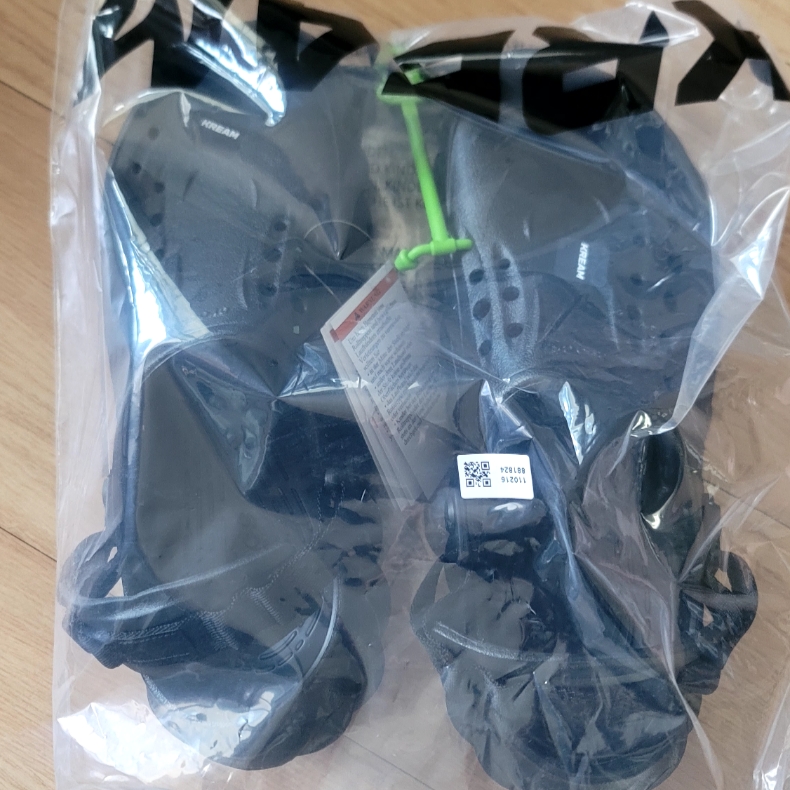 Crocs Echo Clog Black 착용 스타일 - 2