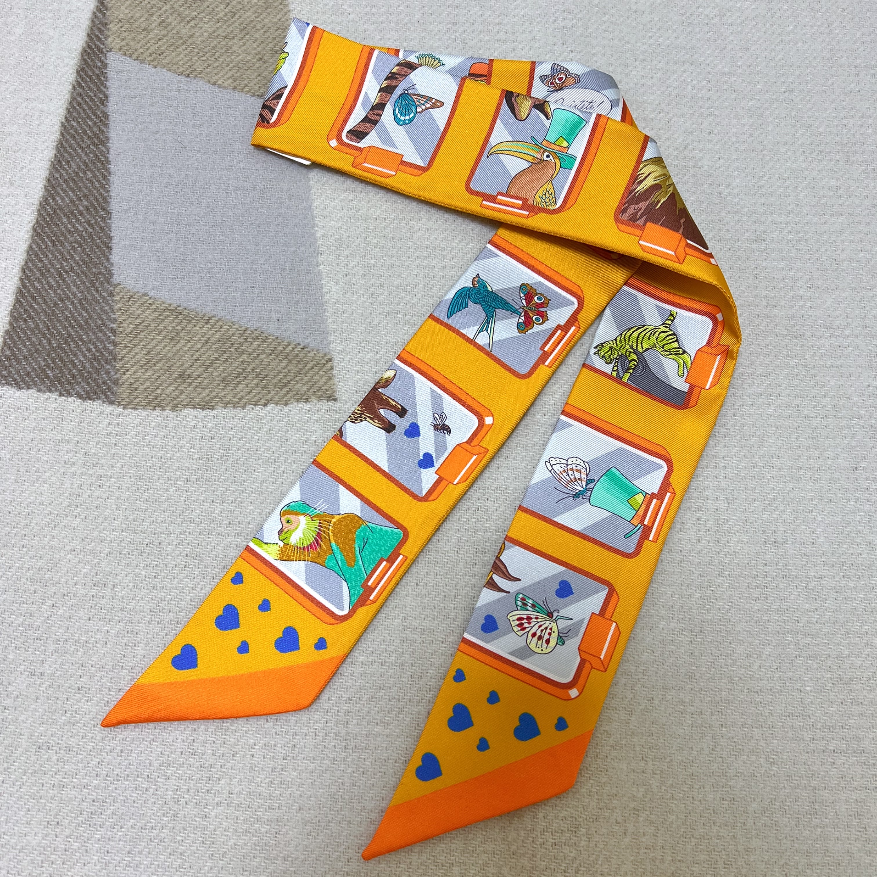 (W) Hermes Story Twilly Mangue Gris Multicolore 착용 스타일 - 3
