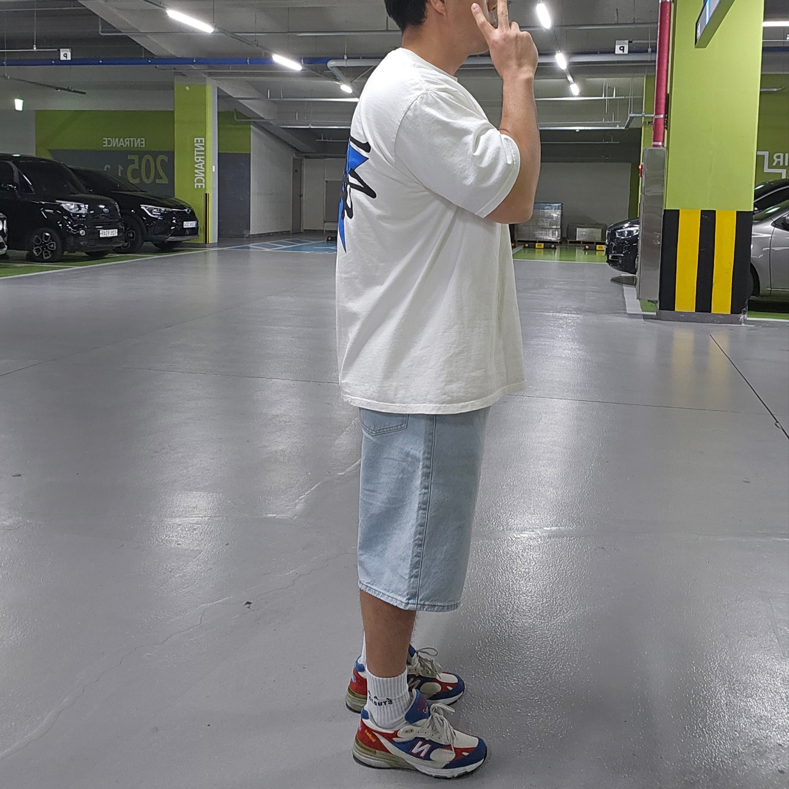 Stussy Star Pigment Dyed T-Shirt Natural, Supreme Baggy Denim Short Washed Indigo - 24SS 착용 스타일 - 2