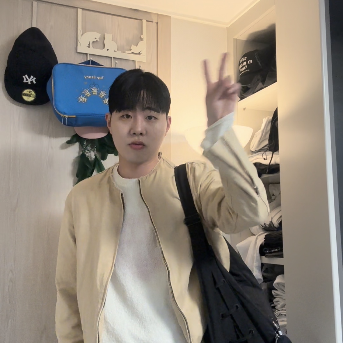Lemaire Medium Soft Game Bag Nylon Canvas Dark Chocolate, Nike x Ambush Air Force 1 Low SP Black 착용 스타일 - 2