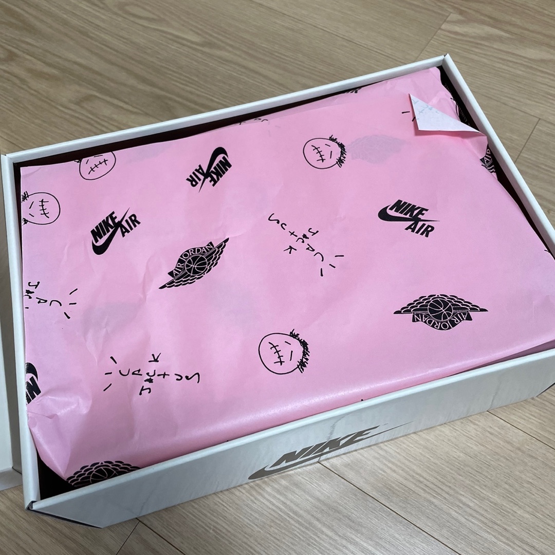 (W) Jordan 1 x Travis Scott Retro Low OG SP Canary 착용 스타일 - 3