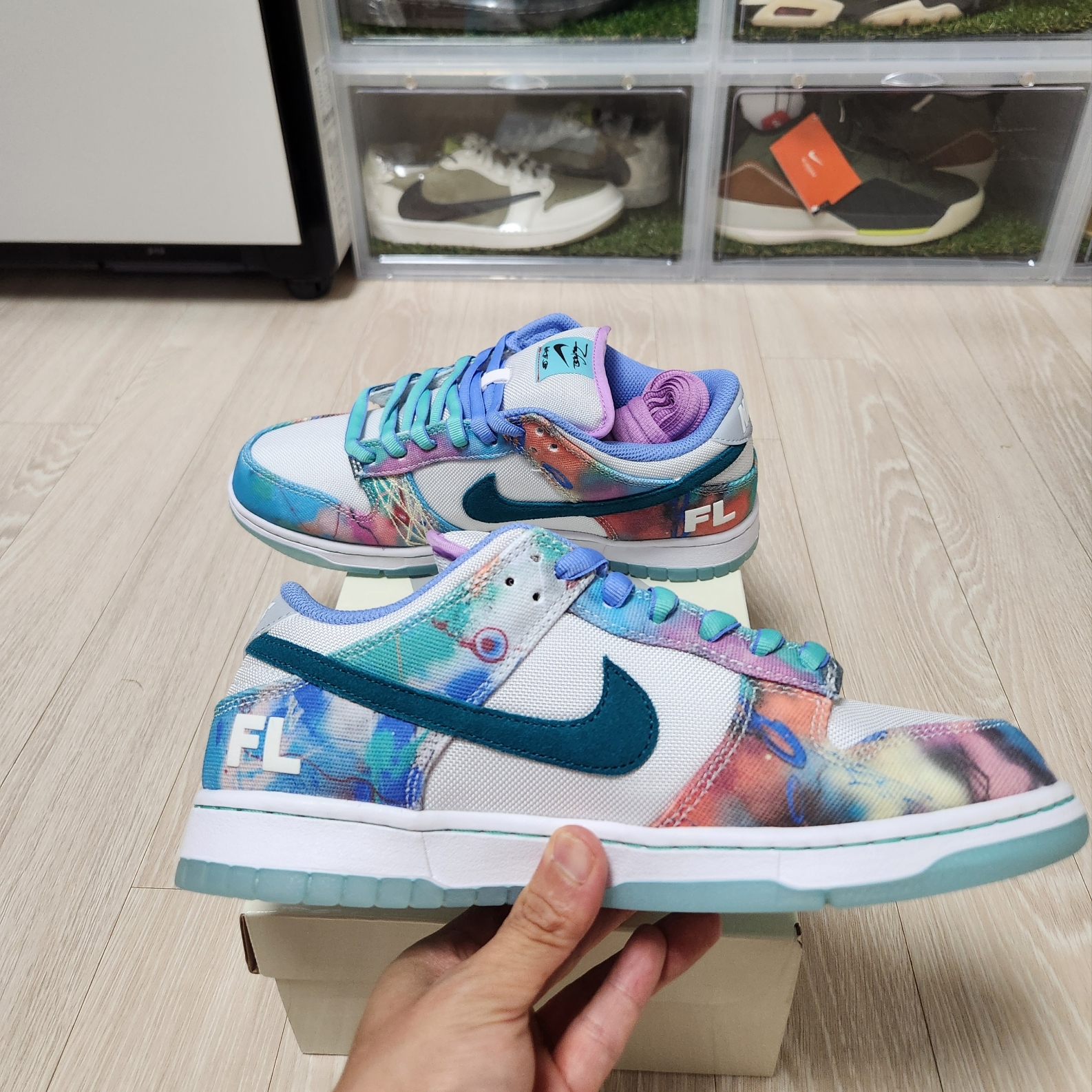 Nike x Futura Laboratories SB Dunk Low OG QS White and Geode Teal 착용 스타일 - 5