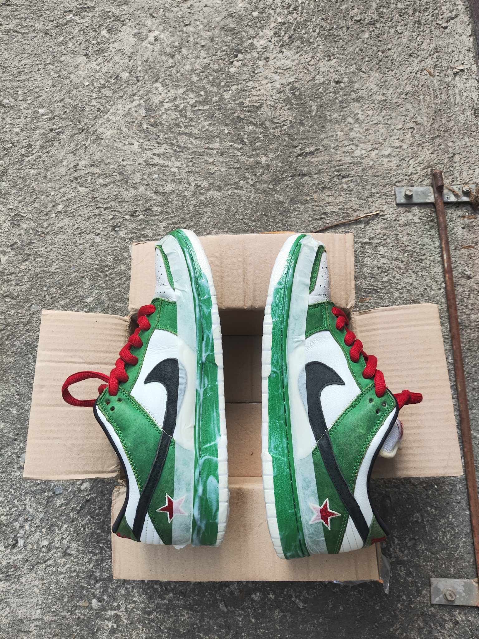Nike SB Dunk Low Heineken 착용 스타일 - 1