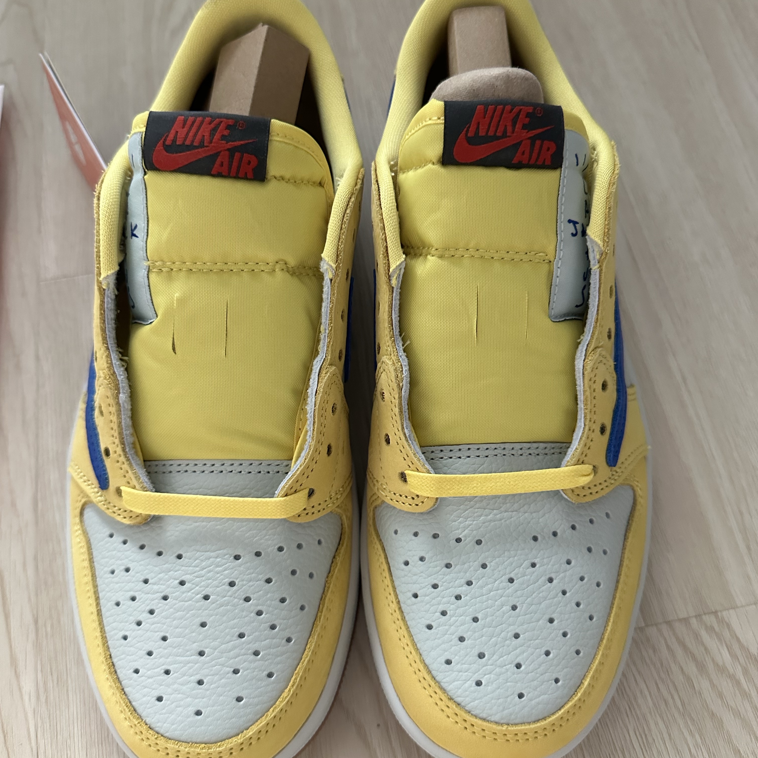 (W) Jordan 1 x Travis Scott Retro Low OG SP Canary 착용 스타일