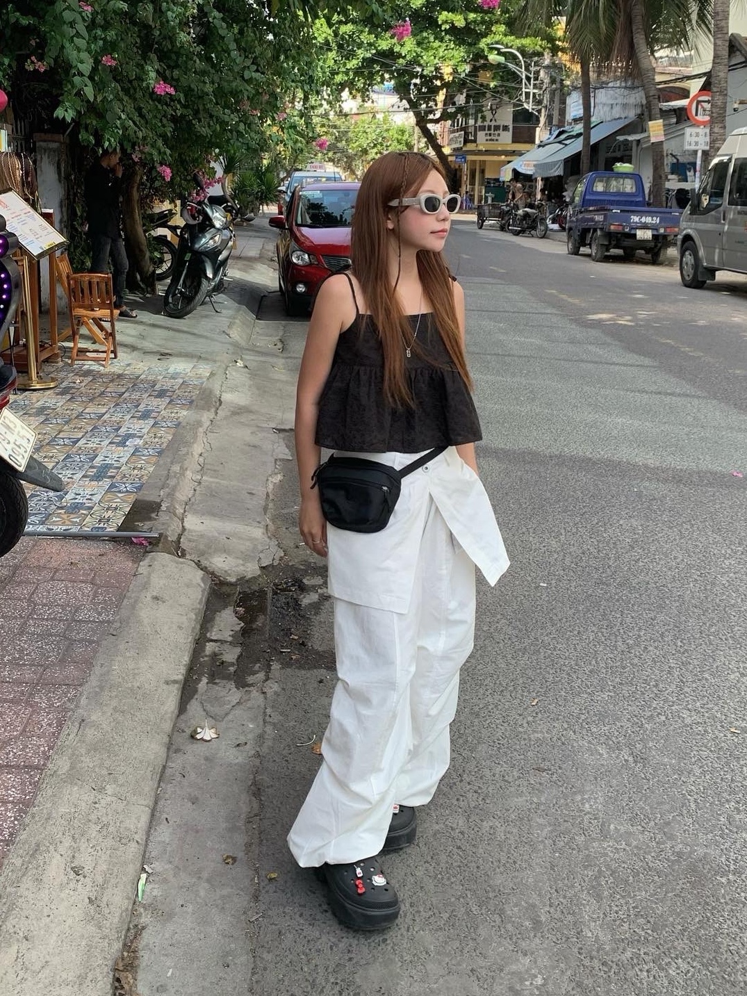 Gentle Monster x Maison Margiela MM004 Grey Black, Arc'teryx Mantis 1 Waistpack Black II 착용 스타일 - 1