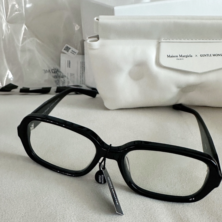 Gentle Monster x Maison Margiela MM114 Black Clear 착용 스타일